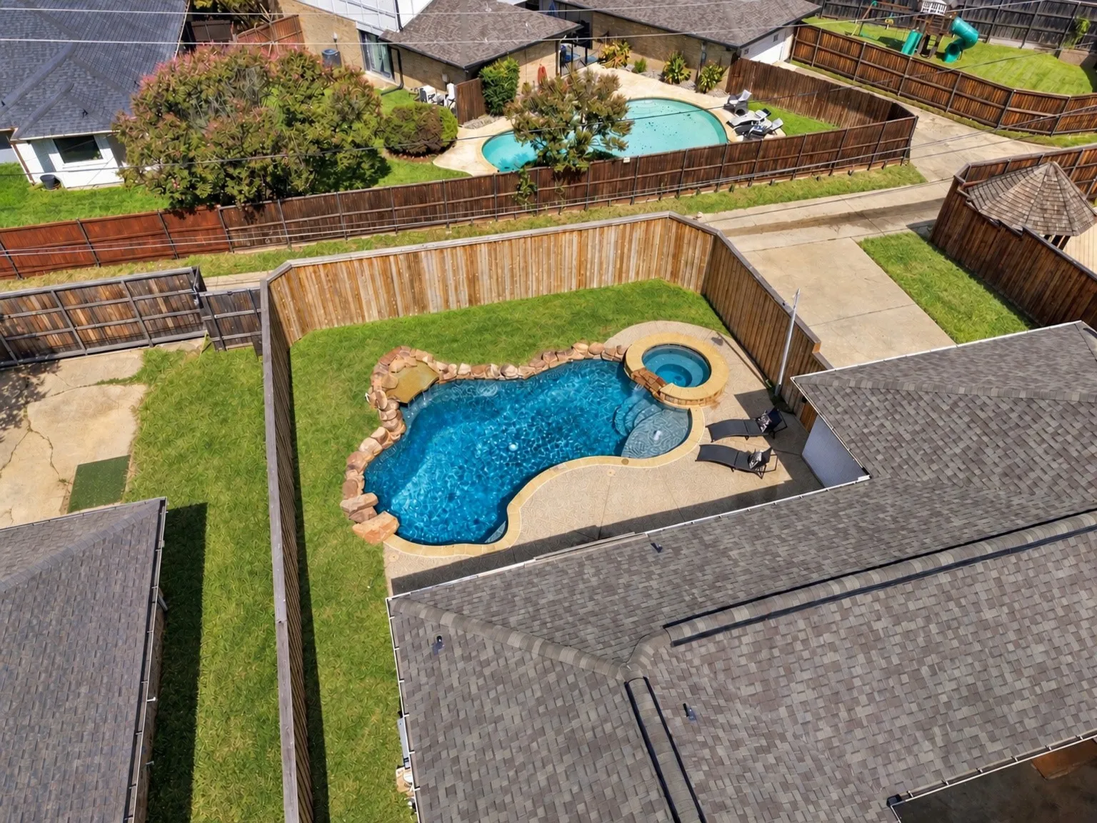 Single Family Residence For Sale in Dallas County , 10255 Chimney Hill Lane, Dallas, Texas 75243, 4 Bedroom, 3 Bathroom, 2 Garage spaces, 2,546 Sqft, built in 1978, mls#21411350, Real Estate Agent in Dallas, Homes For Sale in Dallas county, Homes For Sale in Dallas, Realtor in Dallas Texas, Real Estate Brokerage Independent Realty Texas, Luminita Cordes Realtor