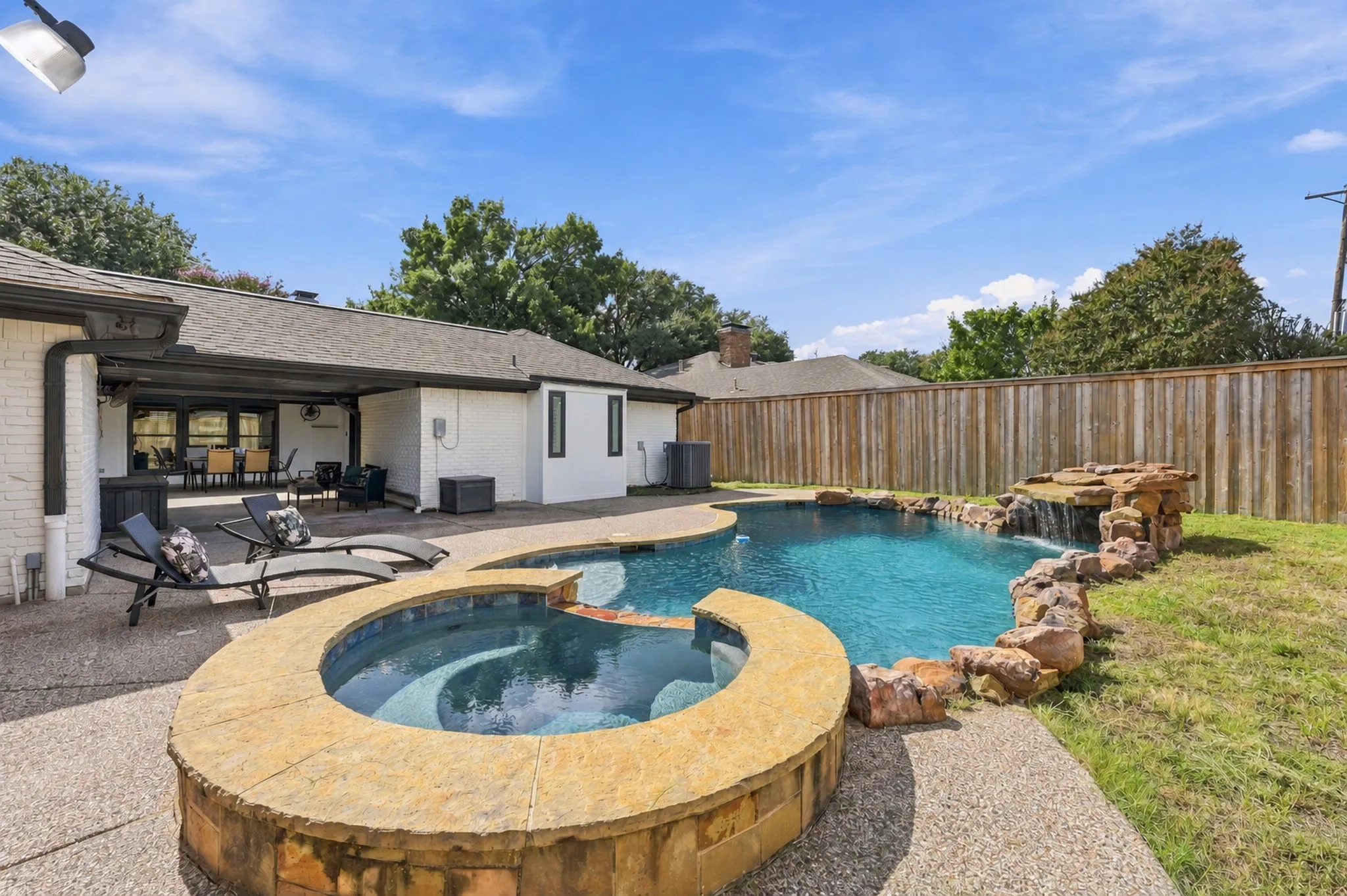 Single Family Residence For Sale in Dallas County , 10255 Chimney Hill Lane, Dallas, Texas 75243, 4 Bedroom, 3 Bathroom, 2 Garage spaces, 2,546 Sqft, built in 1978, mls#21411350, Real Estate Agent in Dallas, Homes For Sale in Dallas county, Homes For Sale in Dallas, Realtor in Dallas Texas, Real Estate Brokerage Independent Realty Texas, Luminita Cordes Realtor