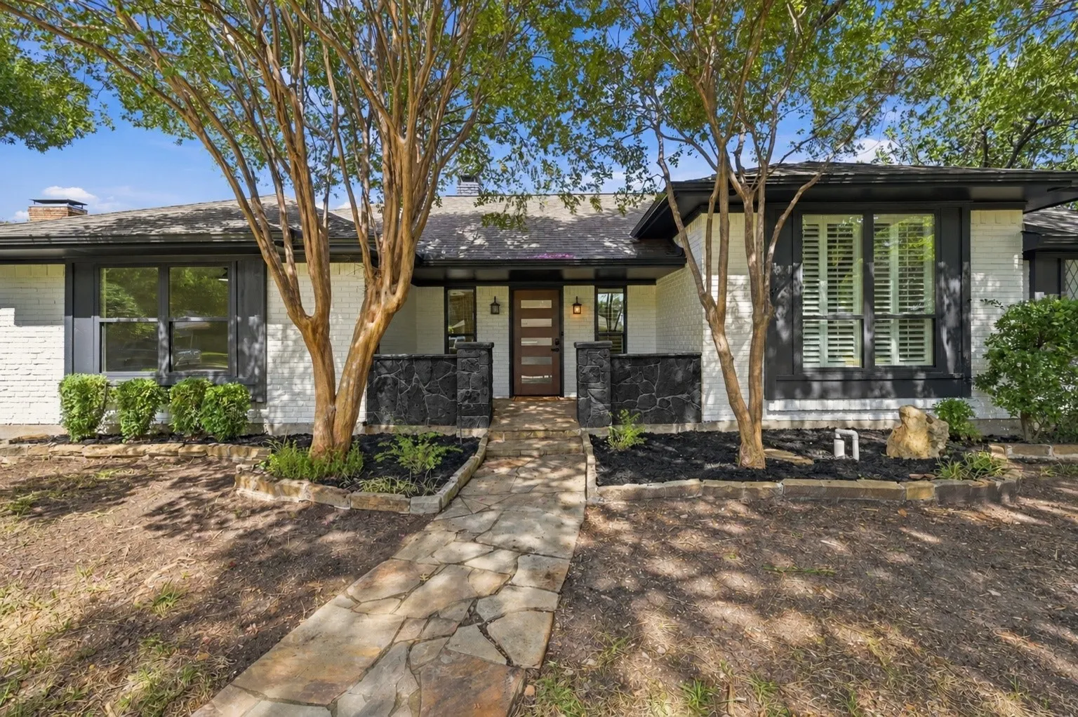 Single Family Residence For Sale in Dallas County , 10255 Chimney Hill Lane, Dallas, Texas 75243, 4 Bedroom, 3 Bathroom, 2 Garage spaces, 2,546 Sqft, built in 1978, mls#21411350, Real Estate Agent in Dallas, Homes For Sale in Dallas county, Homes For Sale in Dallas, Realtor in Dallas Texas, Real Estate Brokerage Independent Realty Texas, Luminita Cordes Realtor