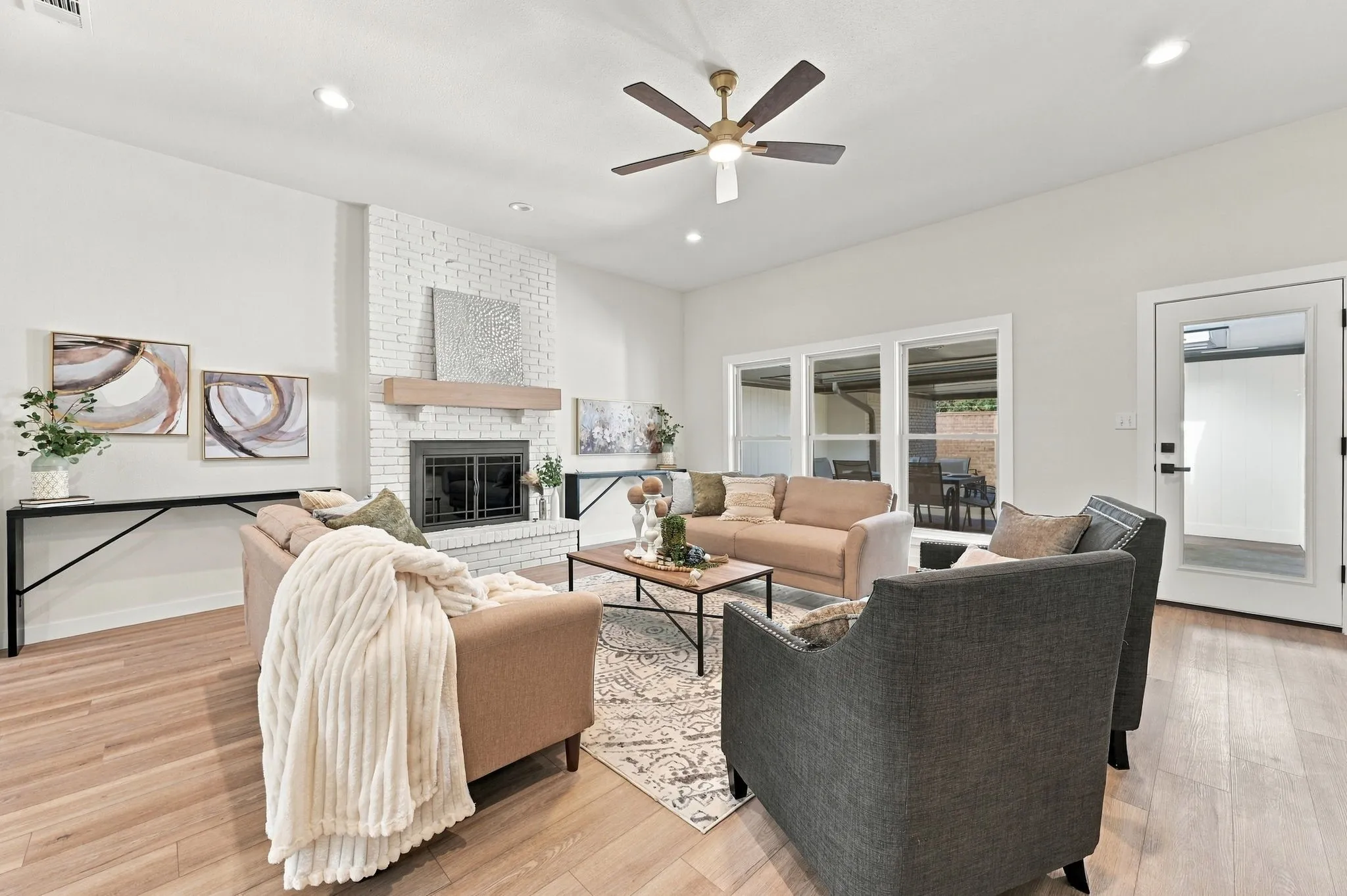 Single Family Residence For Sale in Dallas County , 10255 Chimney Hill Lane, Dallas, Texas 75243, 4 Bedroom, 3 Bathroom, 2 Garage spaces, 2,546 Sqft, built in 1978, mls#21411350, Real Estate Agent in Dallas, Homes For Sale in Dallas county, Homes For Sale in Dallas, Realtor in Dallas Texas, Real Estate Brokerage Independent Realty Texas, Luminita Cordes Realtor