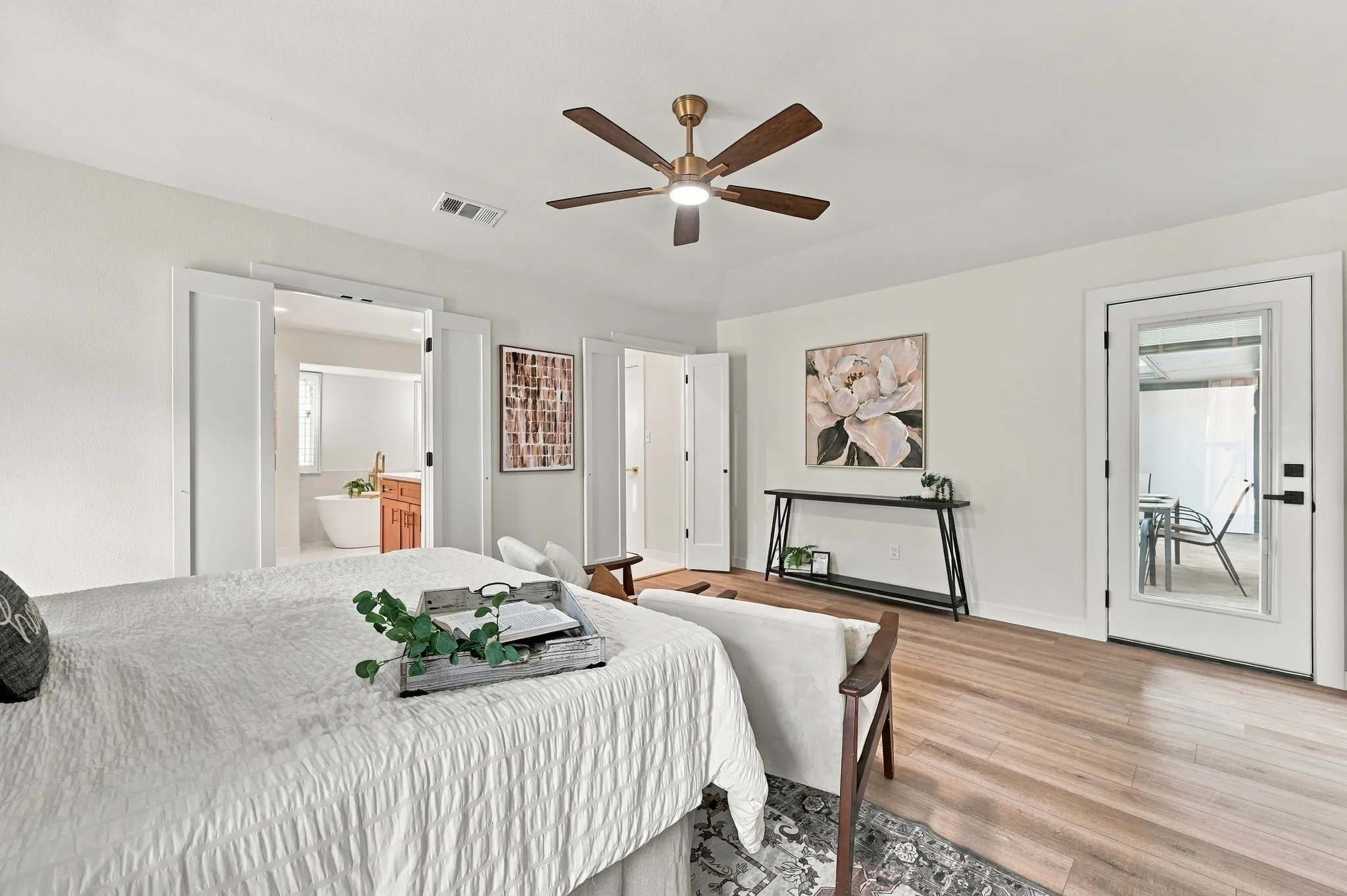 Single Family Residence For Sale in Dallas County , 10255 Chimney Hill Lane, Dallas, Texas 75243, 4 Bedroom, 3 Bathroom, 2 Garage spaces, 2,546 Sqft, built in 1978, mls#21411350, Real Estate Agent in Dallas, Homes For Sale in Dallas county, Homes For Sale in Dallas, Realtor in Dallas Texas, Real Estate Brokerage Independent Realty Texas, Luminita Cordes Realtor