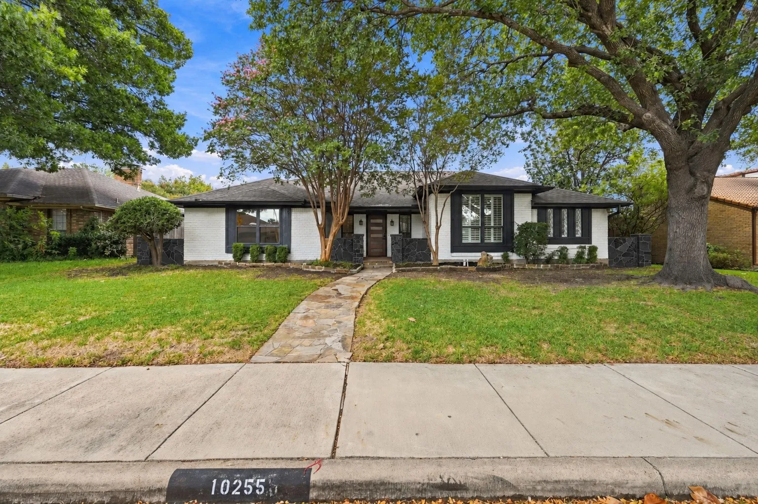 Single Family Residence For Sale in Dallas County , 10255 Chimney Hill Lane, Dallas, Texas 75243, 4 Bedroom, 3 Bathroom, 2 Garage spaces, 2,546 Sqft, built in 1978, mls#21411350, Real Estate Agent in Dallas, Homes For Sale in Dallas county, Homes For Sale in Dallas, Realtor in Dallas Texas, Real Estate Brokerage Independent Realty Texas, Luminita Cordes Realtor