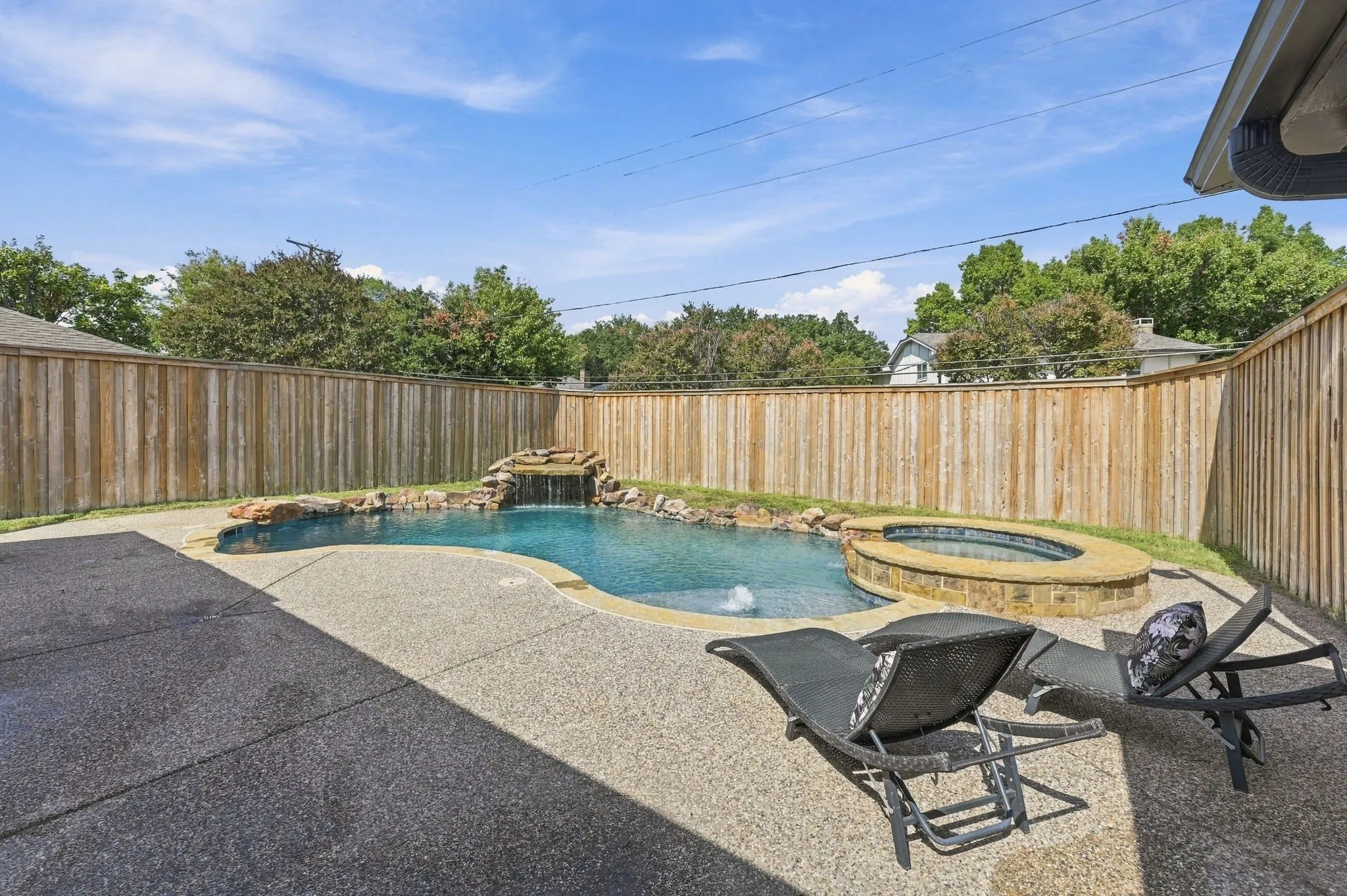 Single Family Residence For Sale in Dallas County , 10255 Chimney Hill Lane, Dallas, Texas 75243, 4 Bedroom, 3 Bathroom, 2 Garage spaces, 2,546 Sqft, built in 1978, mls#21411350, Real Estate Agent in Dallas, Homes For Sale in Dallas county, Homes For Sale in Dallas, Realtor in Dallas Texas, Real Estate Brokerage Independent Realty Texas, Luminita Cordes Realtor