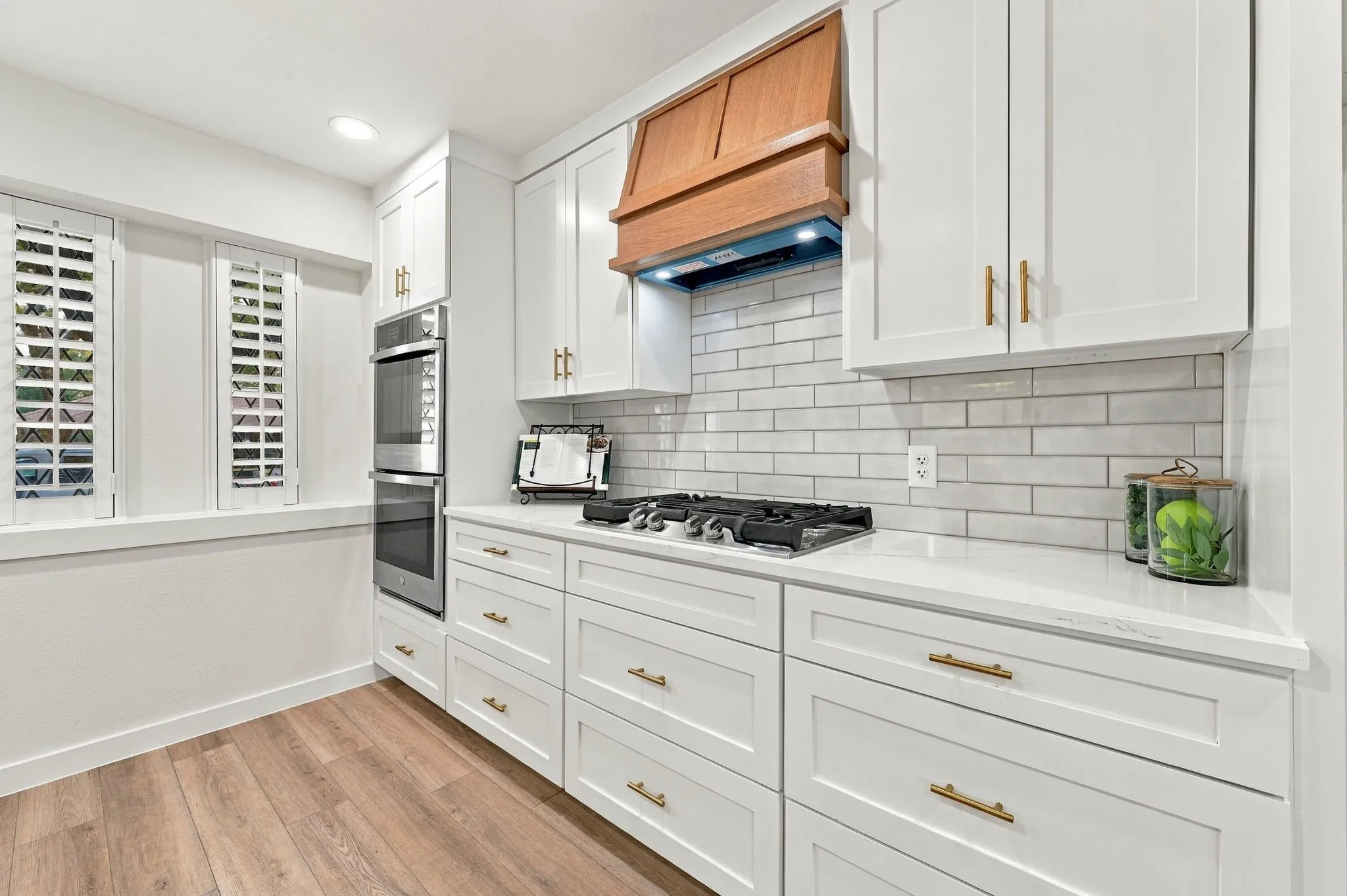 Single Family Residence For Sale in Dallas County , 10255 Chimney Hill Lane, Dallas, Texas 75243, 4 Bedroom, 3 Bathroom, 2 Garage spaces, 2,546 Sqft, built in 1978, mls#21411350, Real Estate Agent in Dallas, Homes For Sale in Dallas county, Homes For Sale in Dallas, Realtor in Dallas Texas, Real Estate Brokerage Independent Realty Texas, Luminita Cordes Realtor
