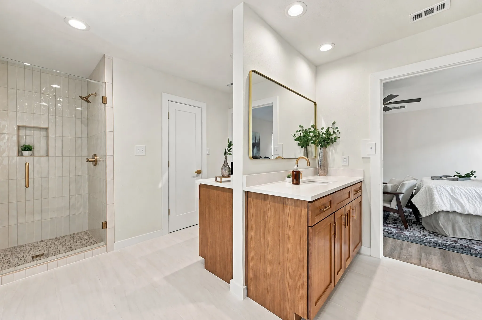 Single Family Residence For Sale in Dallas County , 10255 Chimney Hill Lane, Dallas, Texas 75243, 4 Bedroom, 3 Bathroom, 2 Garage spaces, 2,546 Sqft, built in 1978, mls#21411350, Real Estate Agent in Dallas, Homes For Sale in Dallas county, Homes For Sale in Dallas, Realtor in Dallas Texas, Real Estate Brokerage Independent Realty Texas, Luminita Cordes Realtor