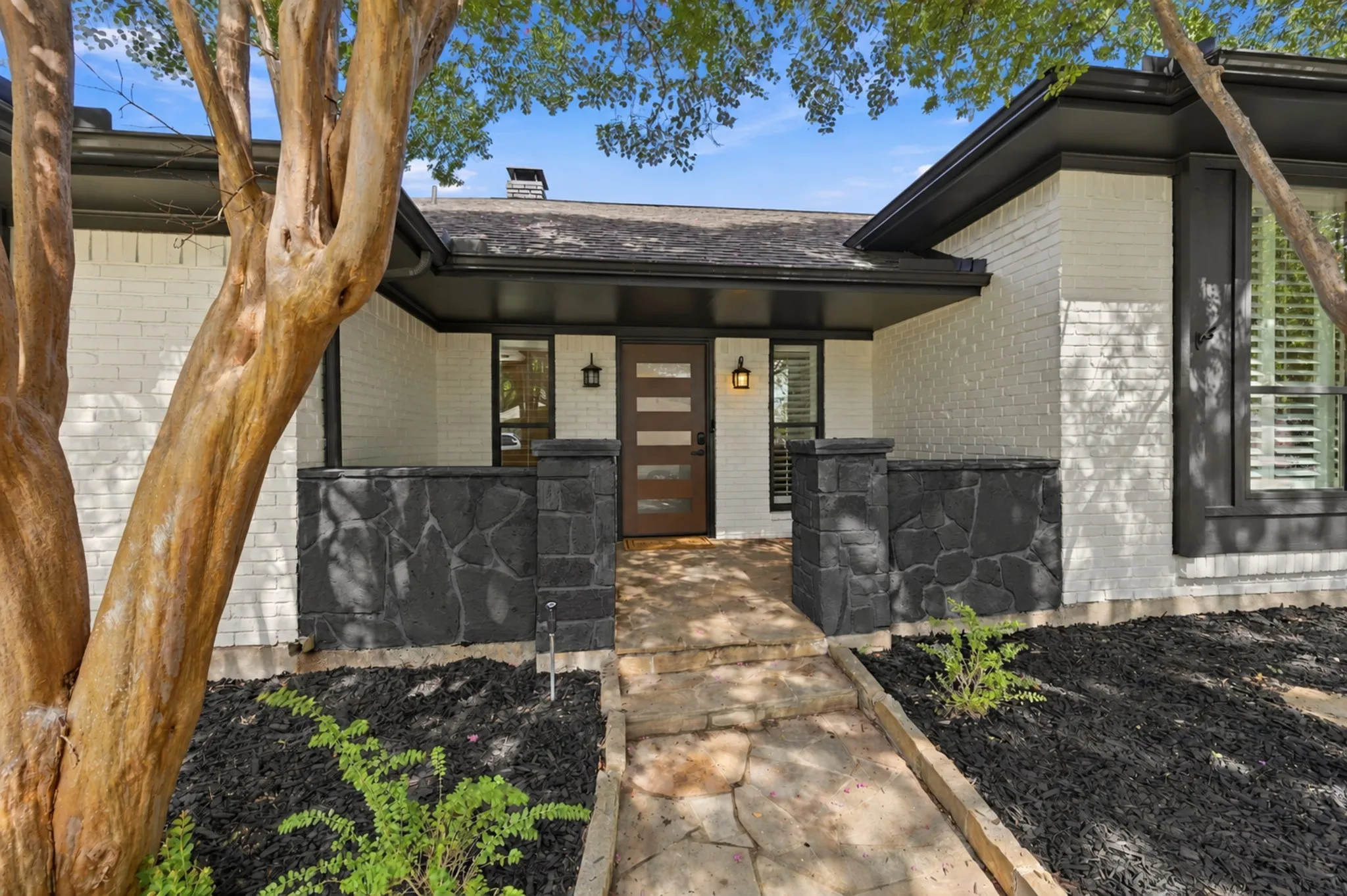 Single Family Residence For Sale in Dallas County , 10255 Chimney Hill Lane, Dallas, Texas 75243, 4 Bedroom, 3 Bathroom, 2 Garage spaces, 2,546 Sqft, built in 1978, mls#21411350, Real Estate Agent in Dallas, Homes For Sale in Dallas county, Homes For Sale in Dallas, Realtor in Dallas Texas, Real Estate Brokerage Independent Realty Texas, Luminita Cordes Realtor