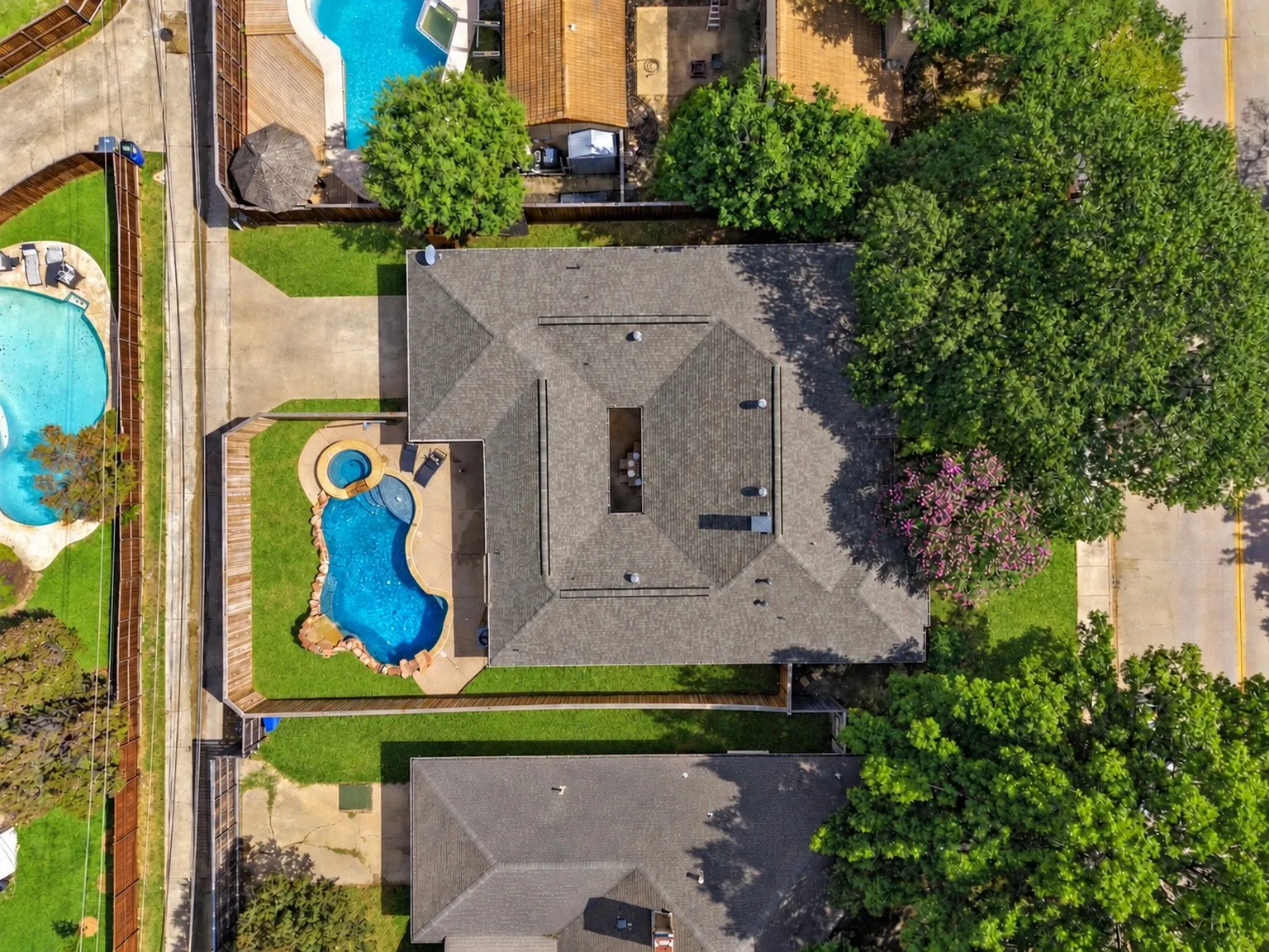 Single Family Residence For Sale in Dallas County , 10255 Chimney Hill Lane, Dallas, Texas 75243, 4 Bedroom, 3 Bathroom, 2 Garage spaces, 2,546 Sqft, built in 1978, mls#21411350, Real Estate Agent in Dallas, Homes For Sale in Dallas county, Homes For Sale in Dallas, Realtor in Dallas Texas, Real Estate Brokerage Independent Realty Texas, Luminita Cordes Realtor
