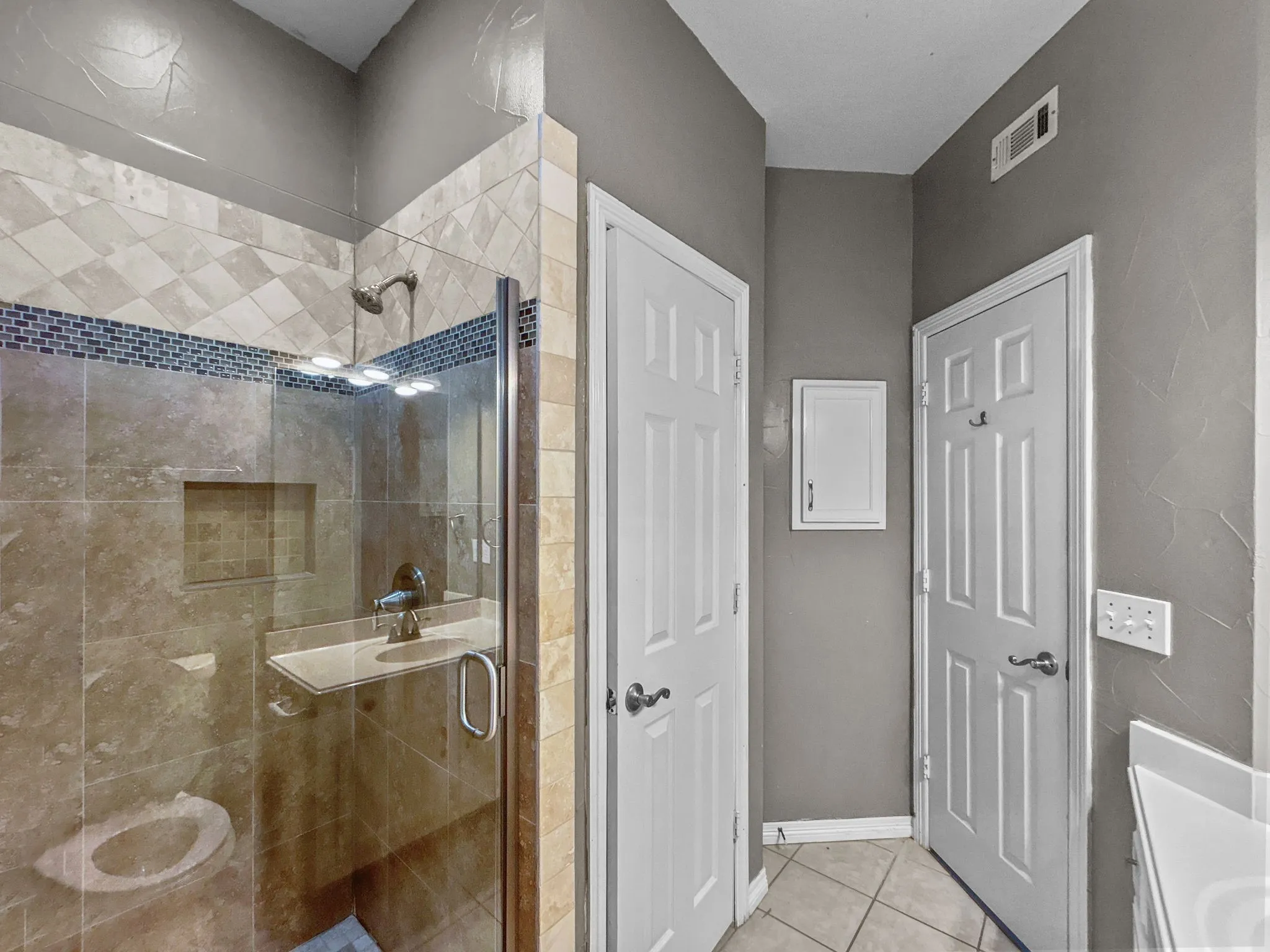 Single Family Residence For Rent in Collin County , 2132 Cliffside Drive, Plano, Texas 75023, 4 Bedroom, 3 Bathroom, 2 Garage spaces, 2,760 Sqft, built in 1993, mls#21420125, Real Estate Agent in Plano, Homes For Rent in Collin county, Homes For Rent in Plano, Realtor in Plano Texas, Real Estate Brokerage Independent Realty Texas, Luminita Cordes Realtor