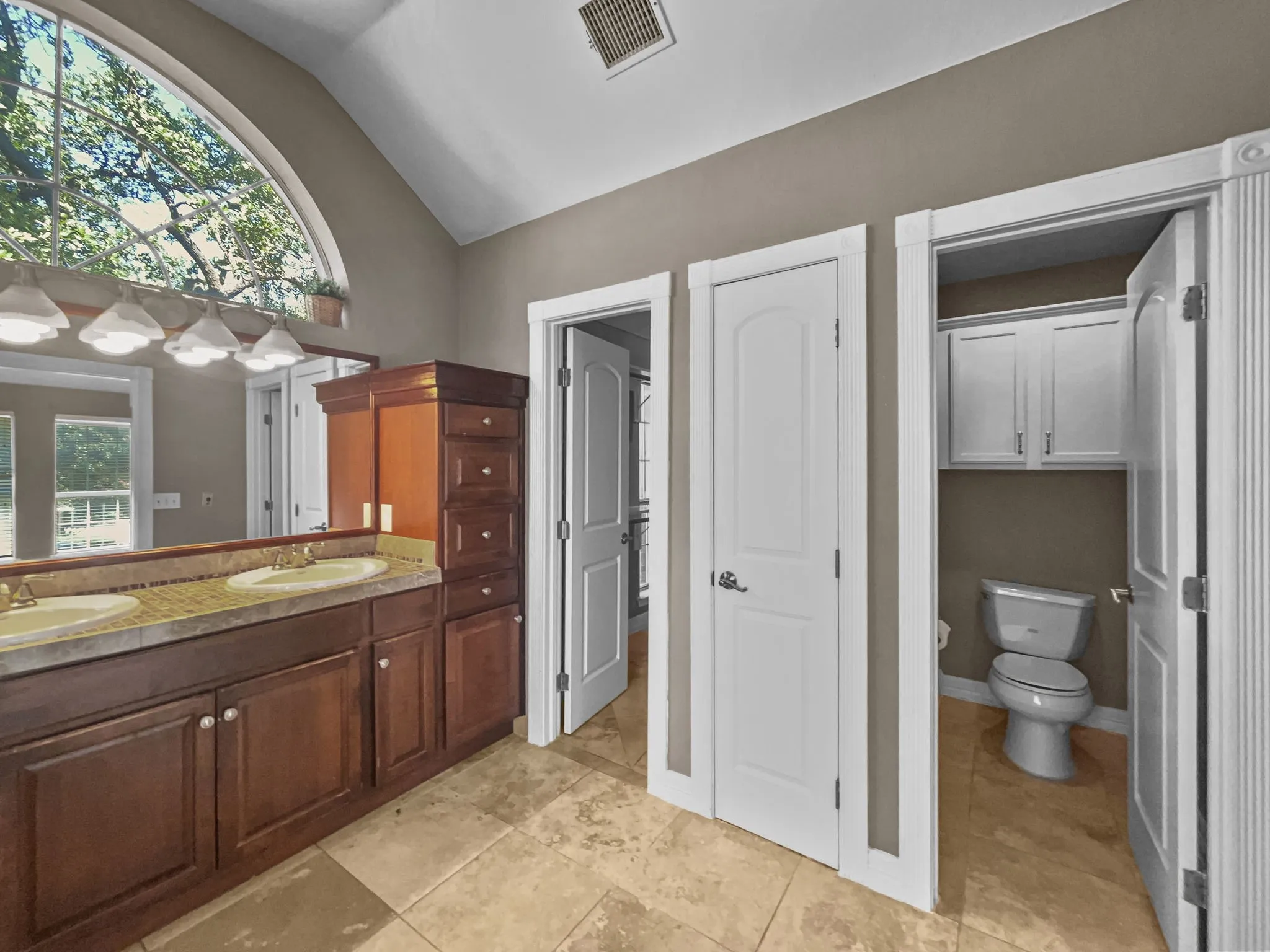 Single Family Residence For Rent in Collin County , 2132 Cliffside Drive, Plano, Texas 75023, 4 Bedroom, 3 Bathroom, 2 Garage spaces, 2,760 Sqft, built in 1993, mls#21420125, Real Estate Agent in Plano, Homes For Rent in Collin county, Homes For Rent in Plano, Realtor in Plano Texas, Real Estate Brokerage Independent Realty Texas, Luminita Cordes Realtor