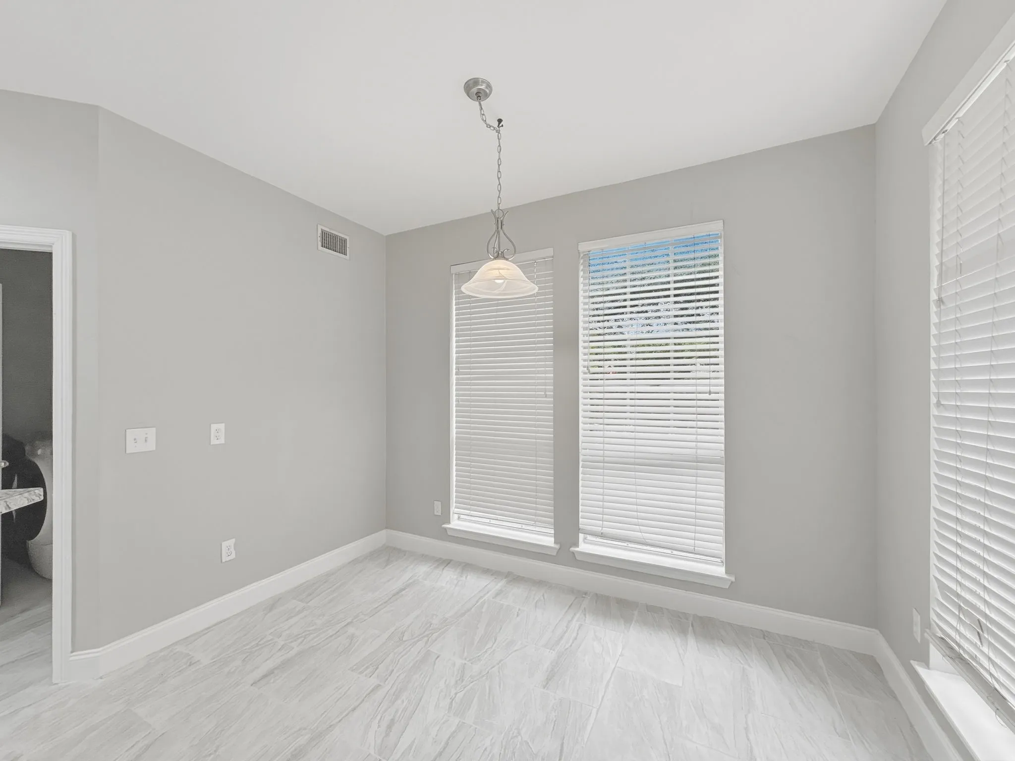 Single Family Residence For Rent in Collin County , 2132 Cliffside Drive, Plano, Texas 75023, 4 Bedroom, 3 Bathroom, 2 Garage spaces, 2,760 Sqft, built in 1993, mls#21420125, Real Estate Agent in Plano, Homes For Rent in Collin county, Homes For Rent in Plano, Realtor in Plano Texas, Real Estate Brokerage Independent Realty Texas, Luminita Cordes Realtor