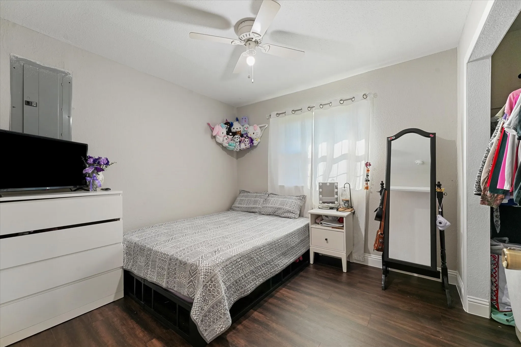 Single Family Residence For Sale in Tarrant County , 1405 Langston Street, Fort Worth, Texas 76105, 4 Bedroom, 3 Bathroom, Garage spaces, 1,456 Sqft, built in 1970, mls#21420128, Real Estate Agent in Fort Worth, Homes For Sale in Tarrant county, Homes For Sale in Fort Worth, Realtor in Fort Worth Texas, Real Estate Brokerage Independent Realty Texas, Luminita Cordes Realtor