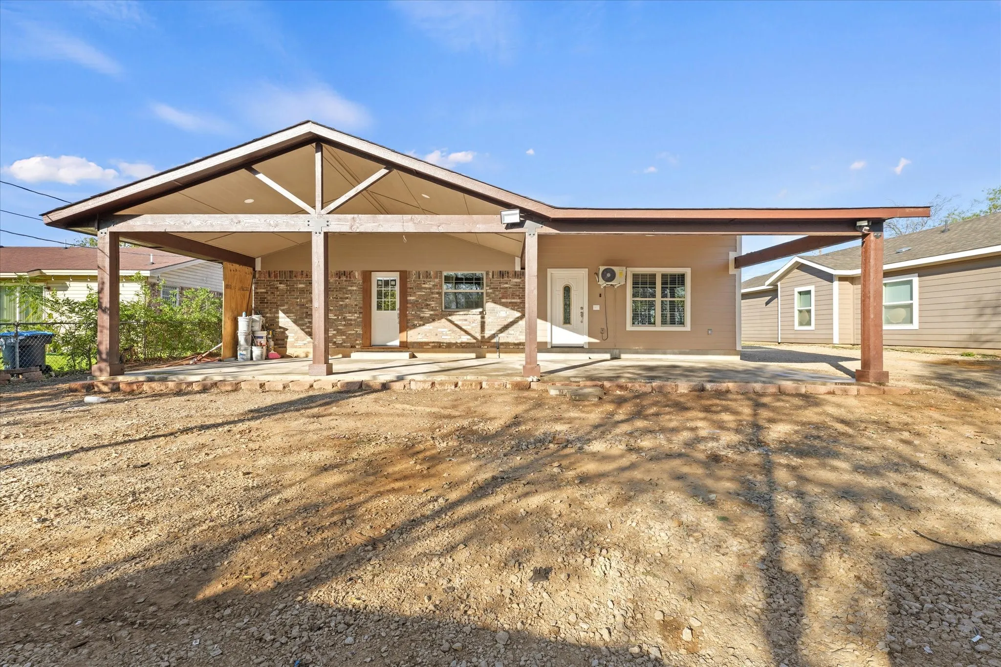 Single Family Residence For Sale in Tarrant County , 1405 Langston Street, Fort Worth, Texas 76105, 4 Bedroom, 3 Bathroom, Garage spaces, 1,456 Sqft, built in 1970, mls#21420128, Real Estate Agent in Fort Worth, Homes For Sale in Tarrant county, Homes For Sale in Fort Worth, Realtor in Fort Worth Texas, Real Estate Brokerage Independent Realty Texas, Luminita Cordes Realtor