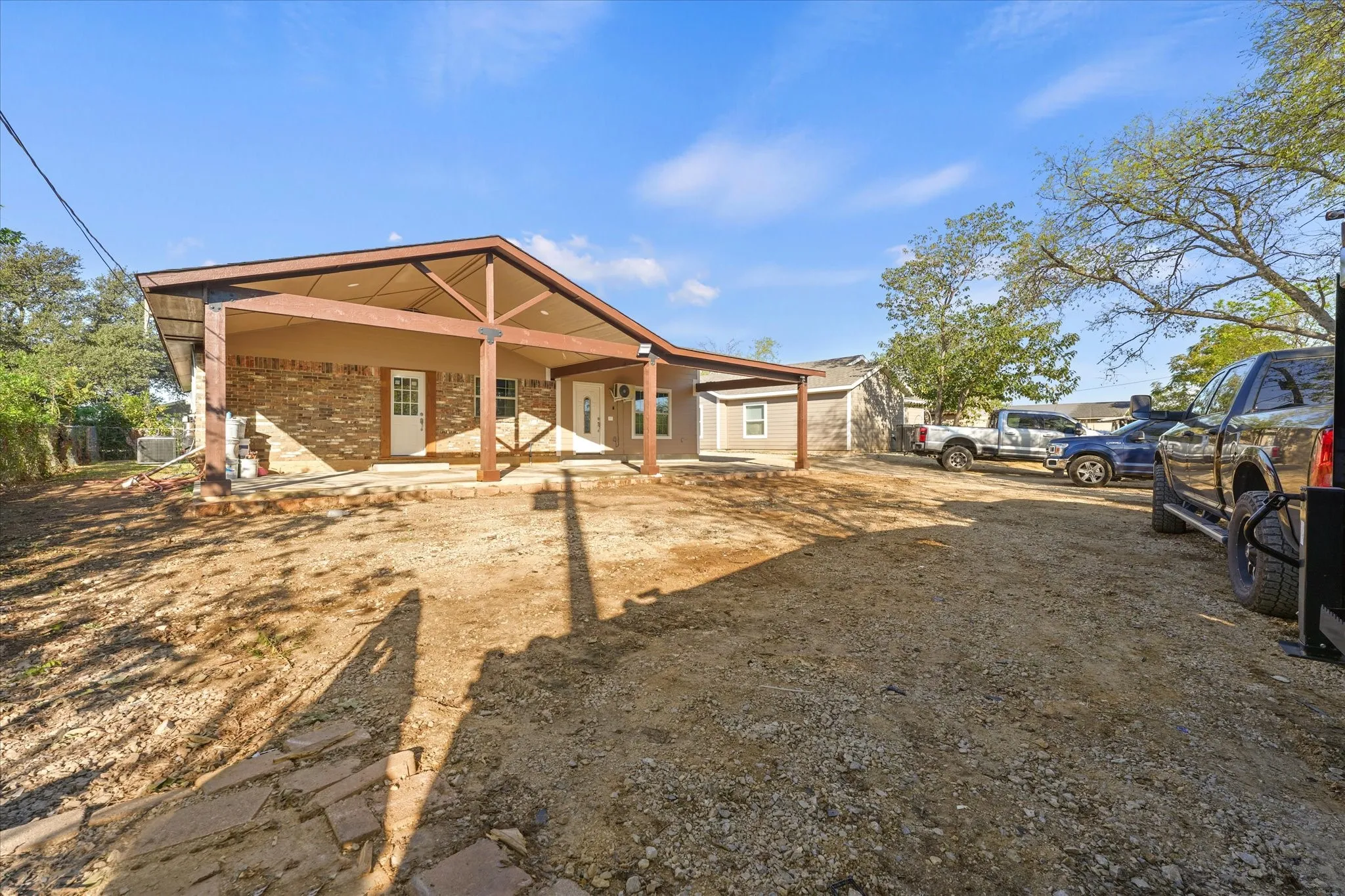 Single Family Residence For Sale in Tarrant County , 1405 Langston Street, Fort Worth, Texas 76105, 4 Bedroom, 3 Bathroom, Garage spaces, 1,456 Sqft, built in 1970, mls#21420128, Real Estate Agent in Fort Worth, Homes For Sale in Tarrant county, Homes For Sale in Fort Worth, Realtor in Fort Worth Texas, Real Estate Brokerage Independent Realty Texas, Luminita Cordes Realtor