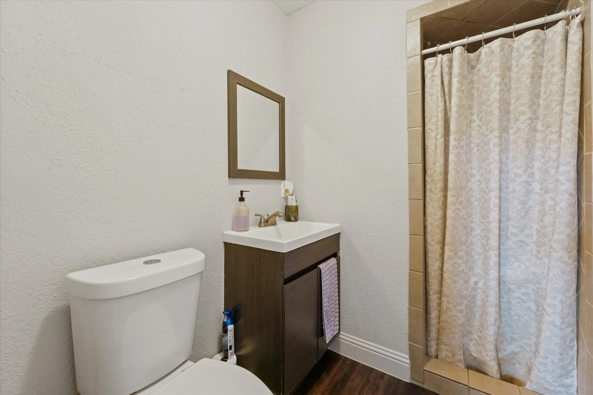 Single Family Residence For Sale in Tarrant County , 1405 Langston Street, Fort Worth, Texas 76105, 4 Bedroom, 3 Bathroom, Garage spaces, 1,456 Sqft, built in 1970, mls#21420128, Real Estate Agent in Fort Worth, Homes For Sale in Tarrant county, Homes For Sale in Fort Worth, Realtor in Fort Worth Texas, Real Estate Brokerage Independent Realty Texas, Luminita Cordes Realtor