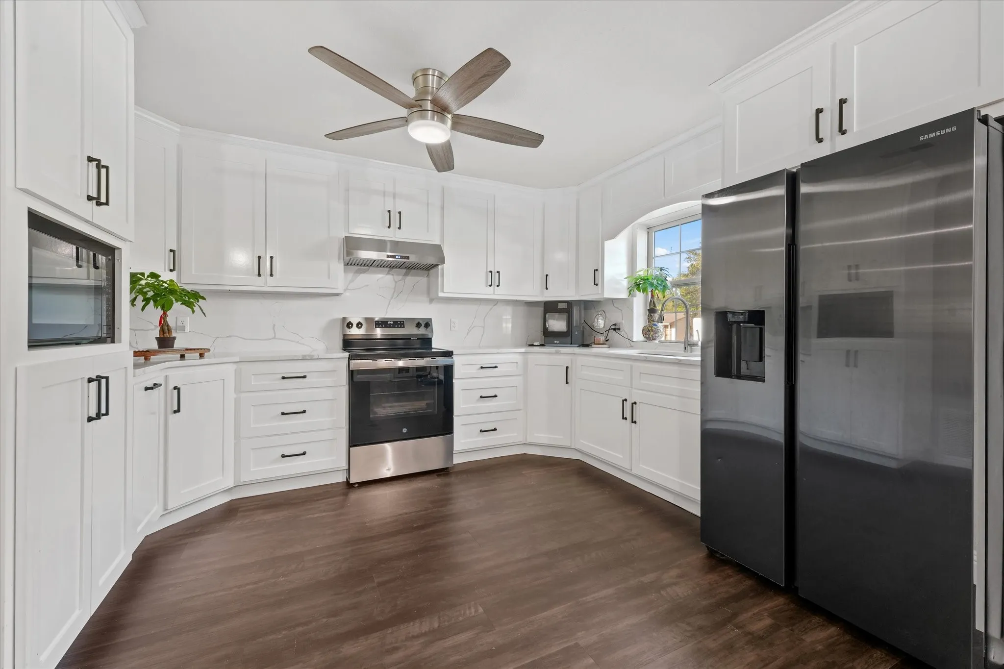 Single Family Residence For Sale in Tarrant County , 1405 Langston Street, Fort Worth, Texas 76105, 4 Bedroom, 3 Bathroom, Garage spaces, 1,456 Sqft, built in 1970, mls#21420128, Real Estate Agent in Fort Worth, Homes For Sale in Tarrant county, Homes For Sale in Fort Worth, Realtor in Fort Worth Texas, Real Estate Brokerage Independent Realty Texas, Luminita Cordes Realtor