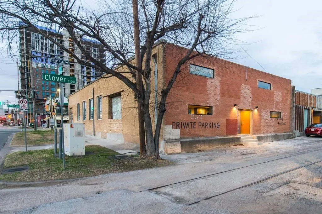 Townhouse For Rent in Dallas County , 3100 Commerce Street 160, Dallas, Texas 75226, 1 Bedroom, 1 Bathroom, Garage spaces, 1,000 Sqft, built in 1940, mls#21420137, Real Estate Agent in Dallas, Homes For Rent in Dallas county, Homes For Rent in Dallas, Realtor in Dallas Texas, Real Estate Brokerage Independent Realty Texas, Luminita Cordes Realtor