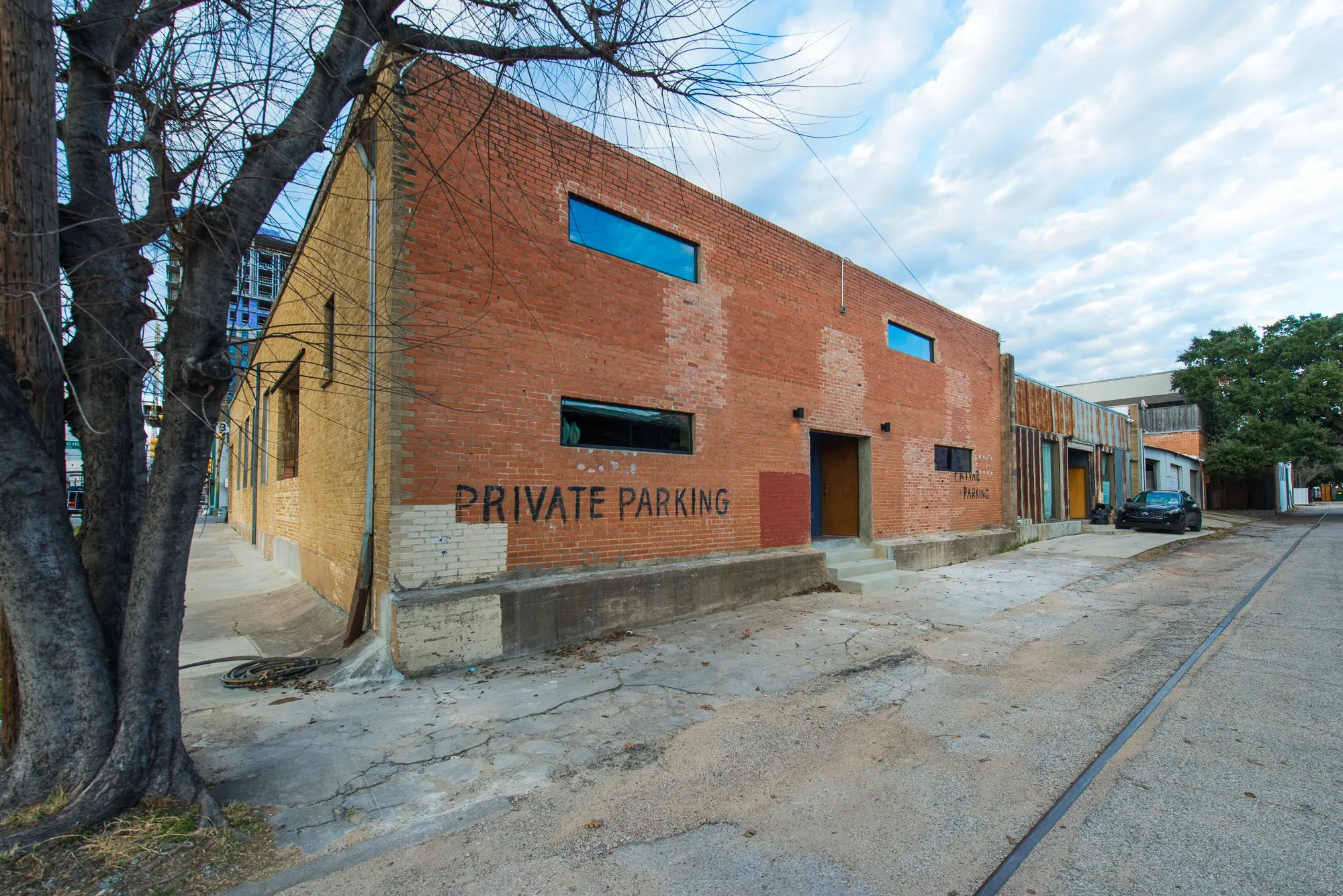 Townhouse For Rent in Dallas County , 3100 Commerce Street 160, Dallas, Texas 75226, 1 Bedroom, 1 Bathroom, Garage spaces, 1,000 Sqft, built in 1940, mls#21420137, Real Estate Agent in Dallas, Homes For Rent in Dallas county, Homes For Rent in Dallas, Realtor in Dallas Texas, Real Estate Brokerage Independent Realty Texas, Luminita Cordes Realtor