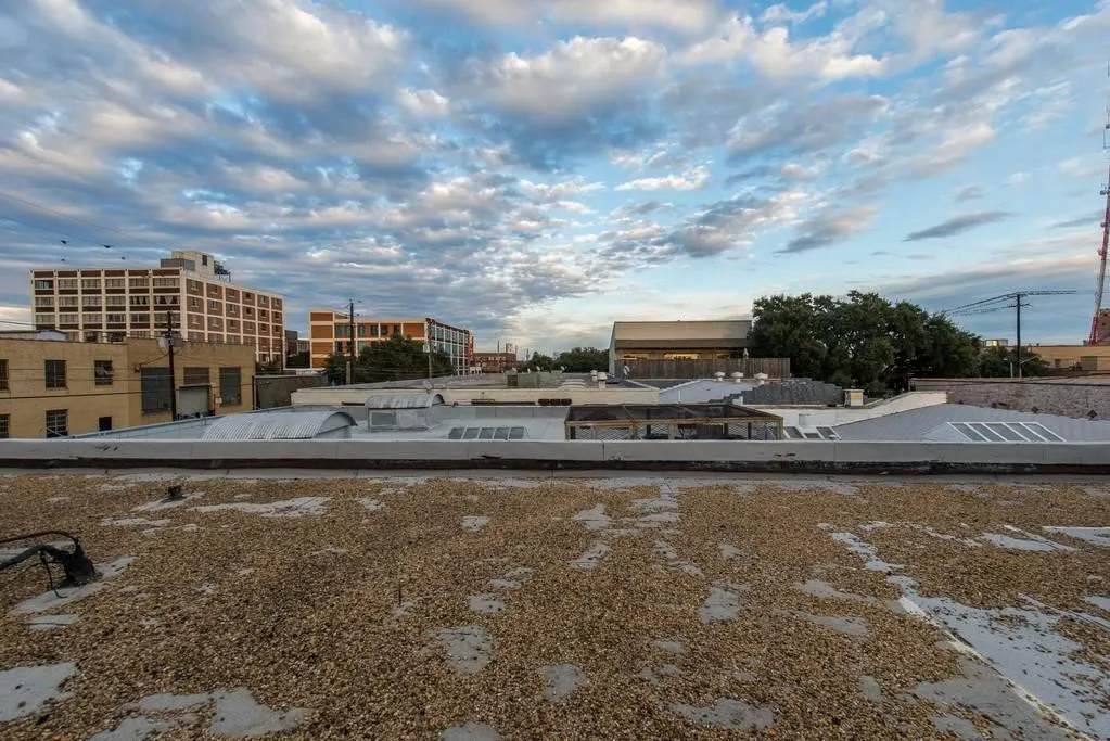 Townhouse For Rent in Dallas County , 3100 Commerce Street 160, Dallas, Texas 75226, 1 Bedroom, 1 Bathroom, Garage spaces, 1,000 Sqft, built in 1940, mls#21420137, Real Estate Agent in Dallas, Homes For Rent in Dallas county, Homes For Rent in Dallas, Realtor in Dallas Texas, Real Estate Brokerage Independent Realty Texas, Luminita Cordes Realtor