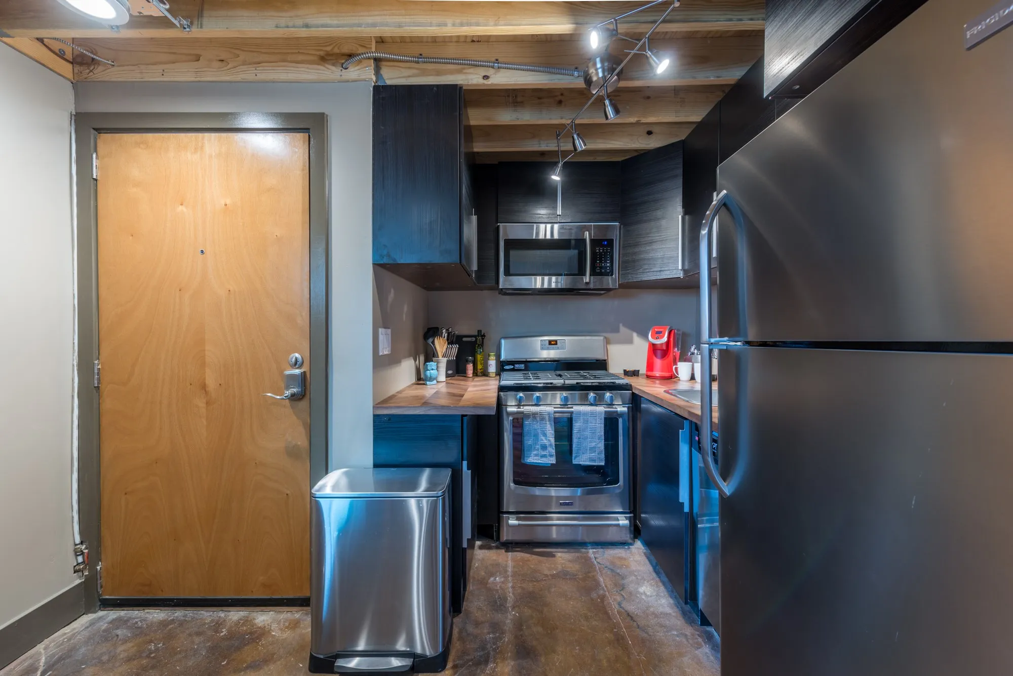 Townhouse For Rent in Dallas County , 3100 Commerce Street 160, Dallas, Texas 75226, 1 Bedroom, 1 Bathroom, Garage spaces, 1,000 Sqft, built in 1940, mls#21420137, Real Estate Agent in Dallas, Homes For Rent in Dallas county, Homes For Rent in Dallas, Realtor in Dallas Texas, Real Estate Brokerage Independent Realty Texas, Luminita Cordes Realtor