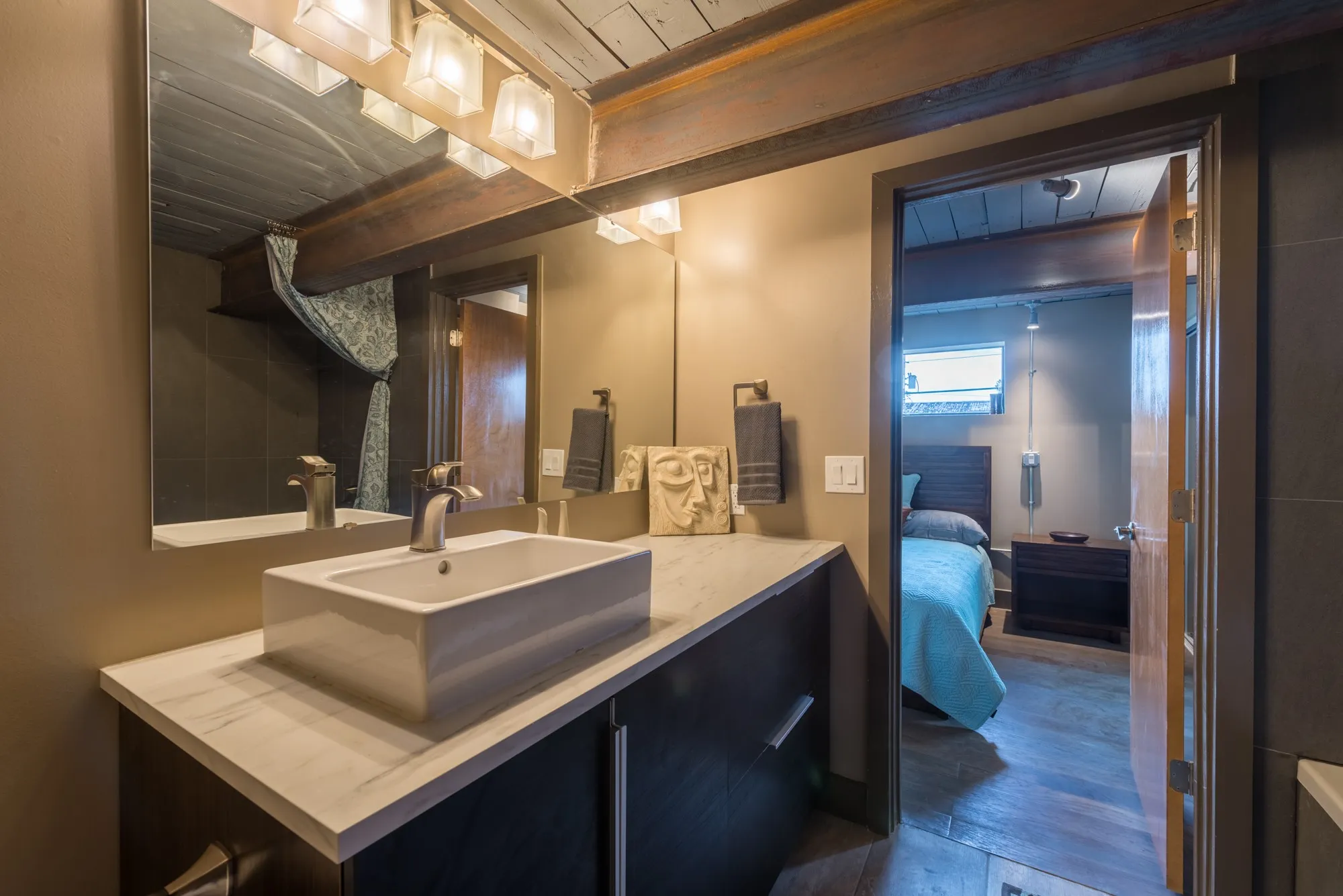 Townhouse For Rent in Dallas County , 3100 Commerce Street 160, Dallas, Texas 75226, 1 Bedroom, 1 Bathroom, Garage spaces, 1,000 Sqft, built in 1940, mls#21420137, Real Estate Agent in Dallas, Homes For Rent in Dallas county, Homes For Rent in Dallas, Realtor in Dallas Texas, Real Estate Brokerage Independent Realty Texas, Luminita Cordes Realtor