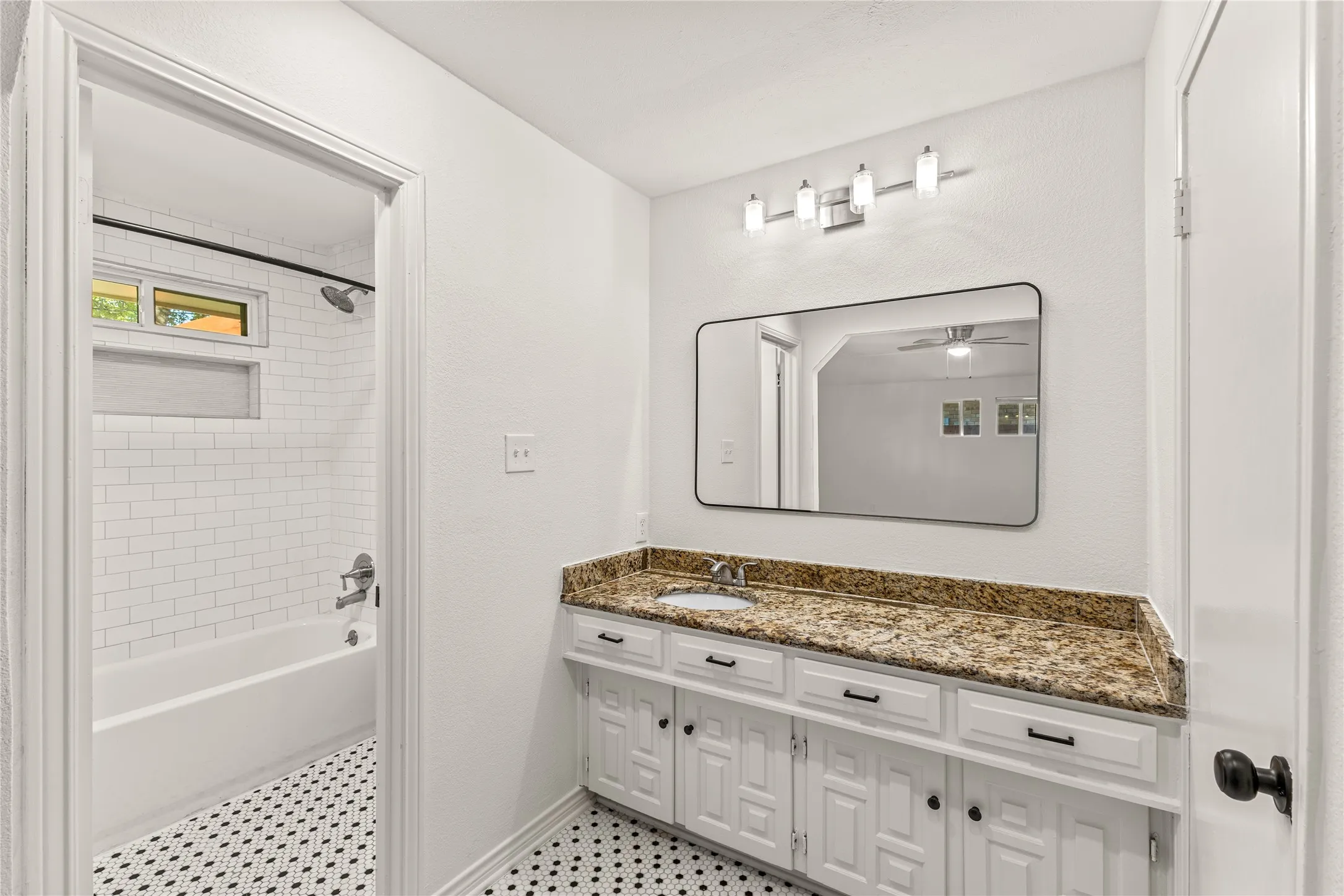 Single Family Residence For Sale in Dallas County , 4012 Shady Hollow Lane, Dallas, Texas 75233, 3 Bedroom, 3 Bathroom, 2 Garage spaces, 2,194 Sqft, built in 1968, mls#21417884, Real Estate Agent in Dallas, Homes For Sale in Dallas county, Homes For Sale in Dallas, Realtor in Dallas Texas, Real Estate Brokerage Independent Realty Texas, Luminita Cordes Realtor
