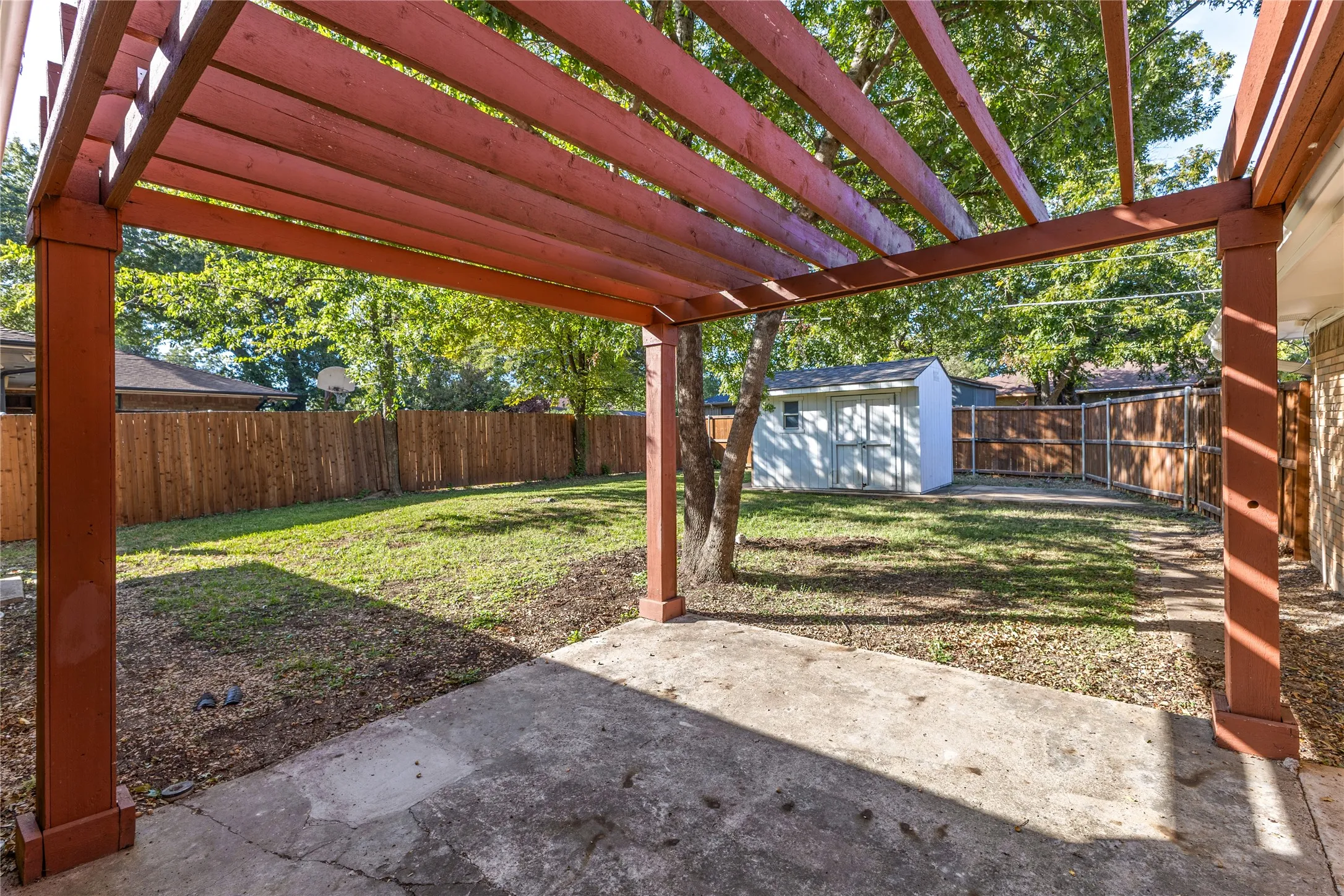 Single Family Residence For Sale in Dallas County , 4012 Shady Hollow Lane, Dallas, Texas 75233, 3 Bedroom, 3 Bathroom, 2 Garage spaces, 2,194 Sqft, built in 1968, mls#21417884, Real Estate Agent in Dallas, Homes For Sale in Dallas county, Homes For Sale in Dallas, Realtor in Dallas Texas, Real Estate Brokerage Independent Realty Texas, Luminita Cordes Realtor