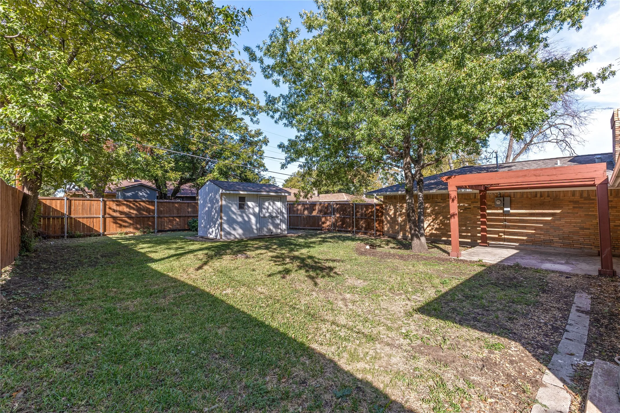 Single Family Residence For Sale in Dallas County , 4012 Shady Hollow Lane, Dallas, Texas 75233, 3 Bedroom, 3 Bathroom, 2 Garage spaces, 2,194 Sqft, built in 1968, mls#21417884, Real Estate Agent in Dallas, Homes For Sale in Dallas county, Homes For Sale in Dallas, Realtor in Dallas Texas, Real Estate Brokerage Independent Realty Texas, Luminita Cordes Realtor