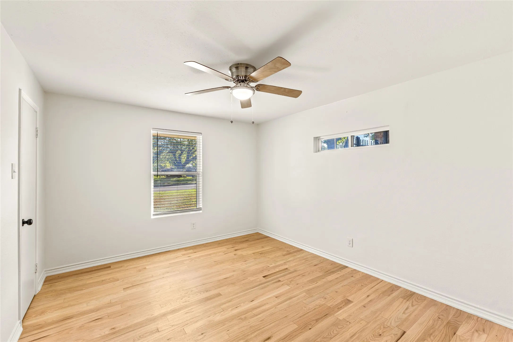 Single Family Residence For Sale in Dallas County , 4012 Shady Hollow Lane, Dallas, Texas 75233, 3 Bedroom, 3 Bathroom, 2 Garage spaces, 2,194 Sqft, built in 1968, mls#21417884, Real Estate Agent in Dallas, Homes For Sale in Dallas county, Homes For Sale in Dallas, Realtor in Dallas Texas, Real Estate Brokerage Independent Realty Texas, Luminita Cordes Realtor
