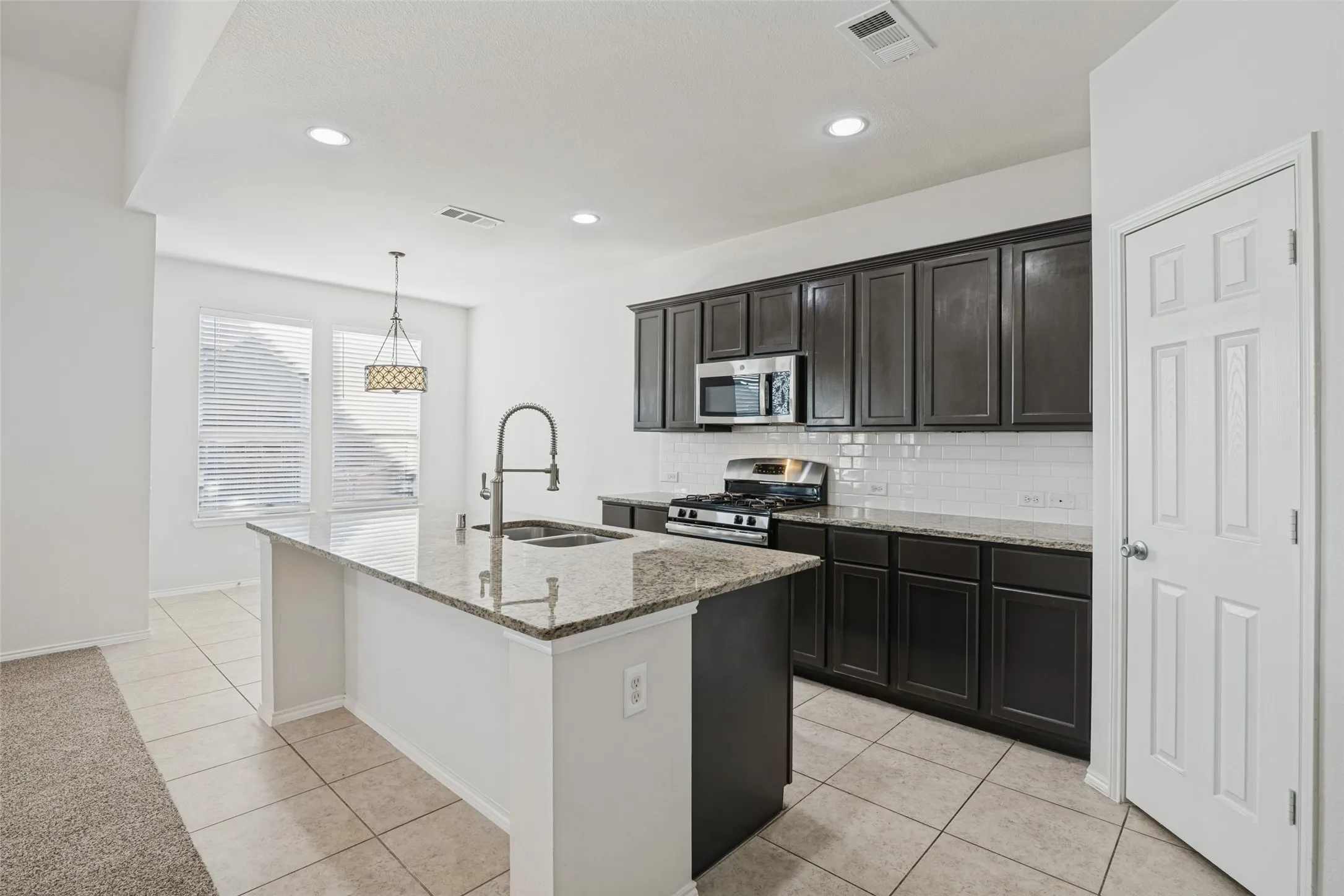 Single Family Residence For Rent in Collin County , 1612 Ringtail Drive, Wylie, Texas 75098, 5 Bedroom, 3 Bathroom, 2 Garage spaces, 2,805 Sqft, built in 2015, mls#21420161, Real Estate Agent in Wylie, Homes For Rent in Collin county, Homes For Rent in Wylie, Realtor in Wylie Texas, Real Estate Brokerage Independent Realty Texas, Luminita Cordes Realtor