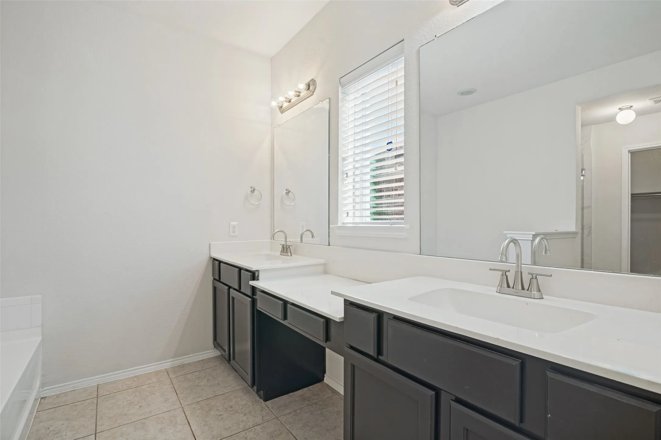 Single Family Residence For Rent in Collin County , 1612 Ringtail Drive, Wylie, Texas 75098, 5 Bedroom, 3 Bathroom, 2 Garage spaces, 2,805 Sqft, built in 2015, mls#21420161, Real Estate Agent in Wylie, Homes For Rent in Collin county, Homes For Rent in Wylie, Realtor in Wylie Texas, Real Estate Brokerage Independent Realty Texas, Luminita Cordes Realtor
