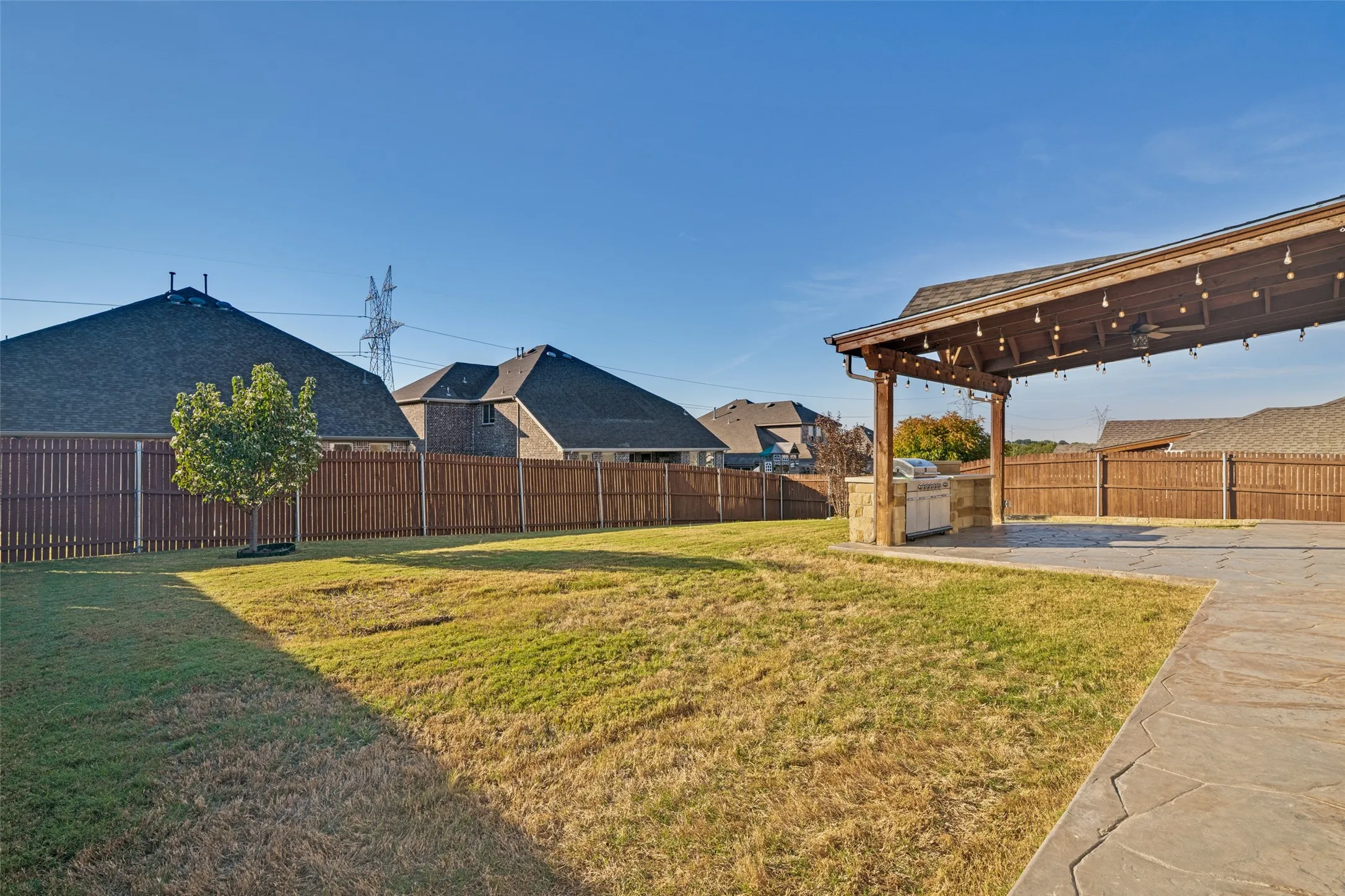 Single Family Residence For Rent in Collin County , 1612 Ringtail Drive, Wylie, Texas 75098, 5 Bedroom, 3 Bathroom, 2 Garage spaces, 2,805 Sqft, built in 2015, mls#21420161, Real Estate Agent in Wylie, Homes For Rent in Collin county, Homes For Rent in Wylie, Realtor in Wylie Texas, Real Estate Brokerage Independent Realty Texas, Luminita Cordes Realtor