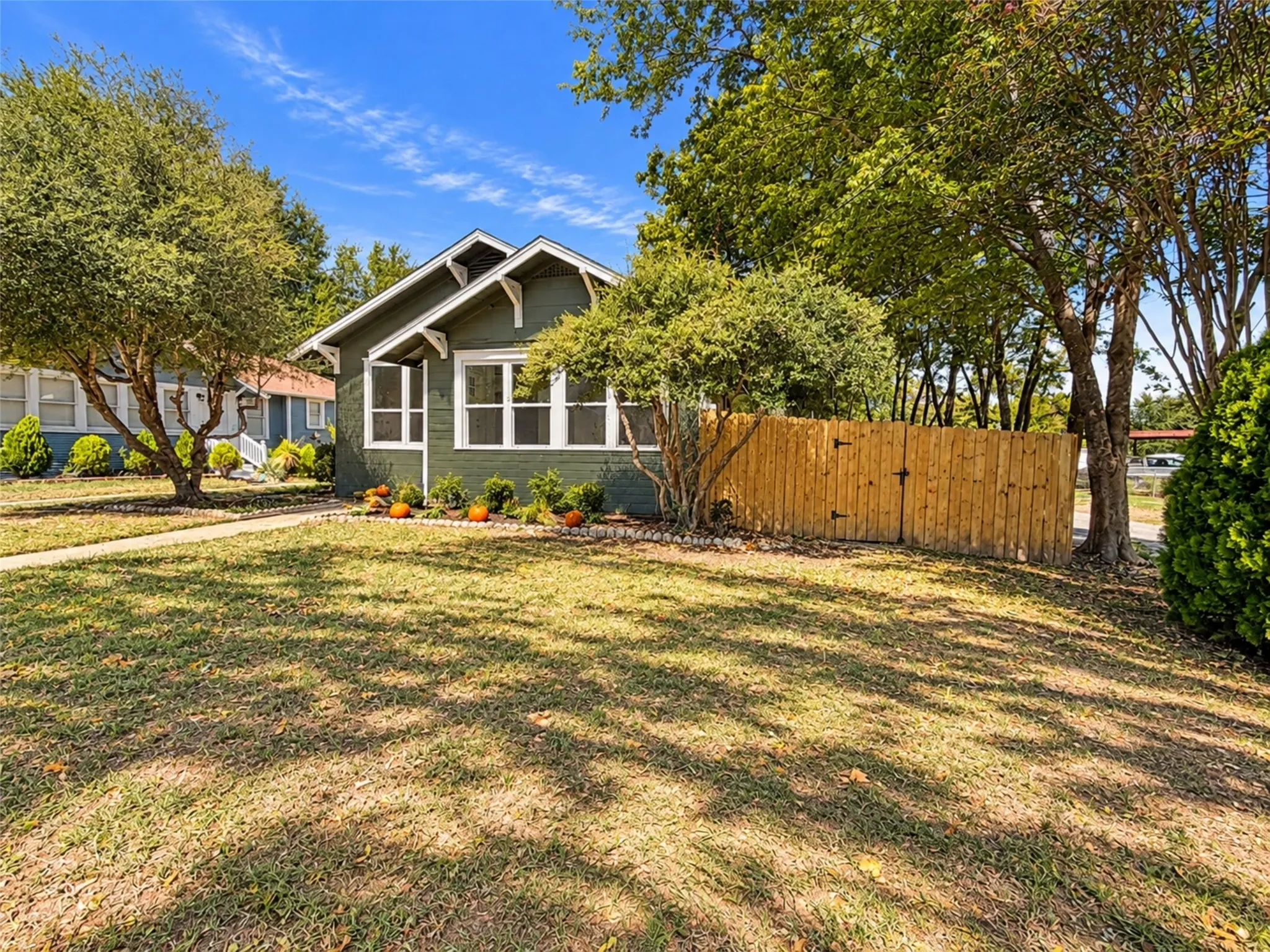 Single Family Residence For Sale in Hunt County , 1104 Park Street, Greenville, Texas 75401, 3 Bedroom, 2 Bathroom, Garage spaces, 1,470 Sqft, built in 1940, mls#21420173, Real Estate Agent in Greenville, Homes For Sale in Hunt county, Homes For Sale in Greenville, Realtor in Greenville Texas, Real Estate Brokerage Independent Realty Texas, Luminita Cordes Realtor