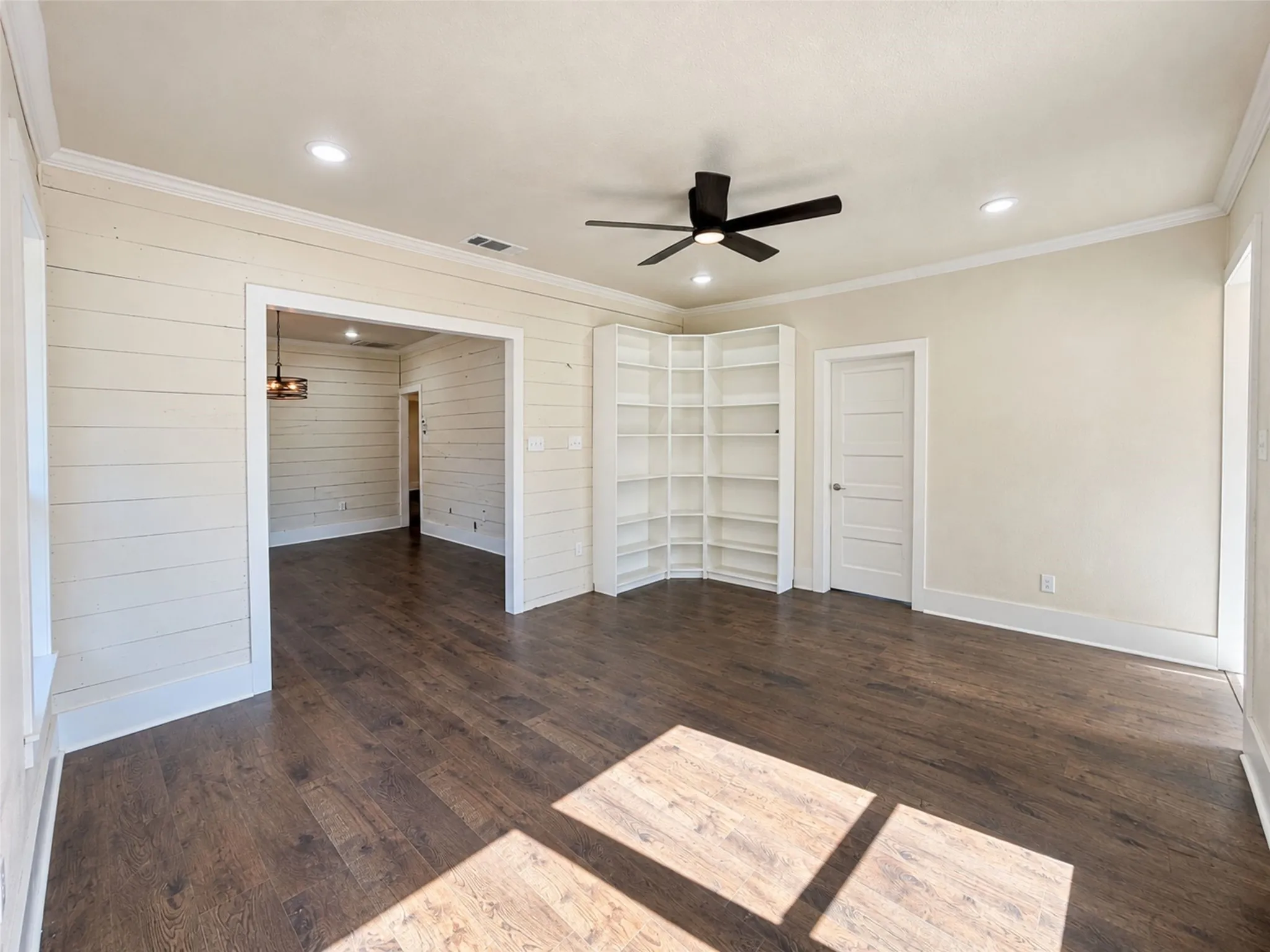 Single Family Residence For Sale in Hunt County , 1104 Park Street, Greenville, Texas 75401, 3 Bedroom, 2 Bathroom, Garage spaces, 1,470 Sqft, built in 1940, mls#21420173, Real Estate Agent in Greenville, Homes For Sale in Hunt county, Homes For Sale in Greenville, Realtor in Greenville Texas, Real Estate Brokerage Independent Realty Texas, Luminita Cordes Realtor