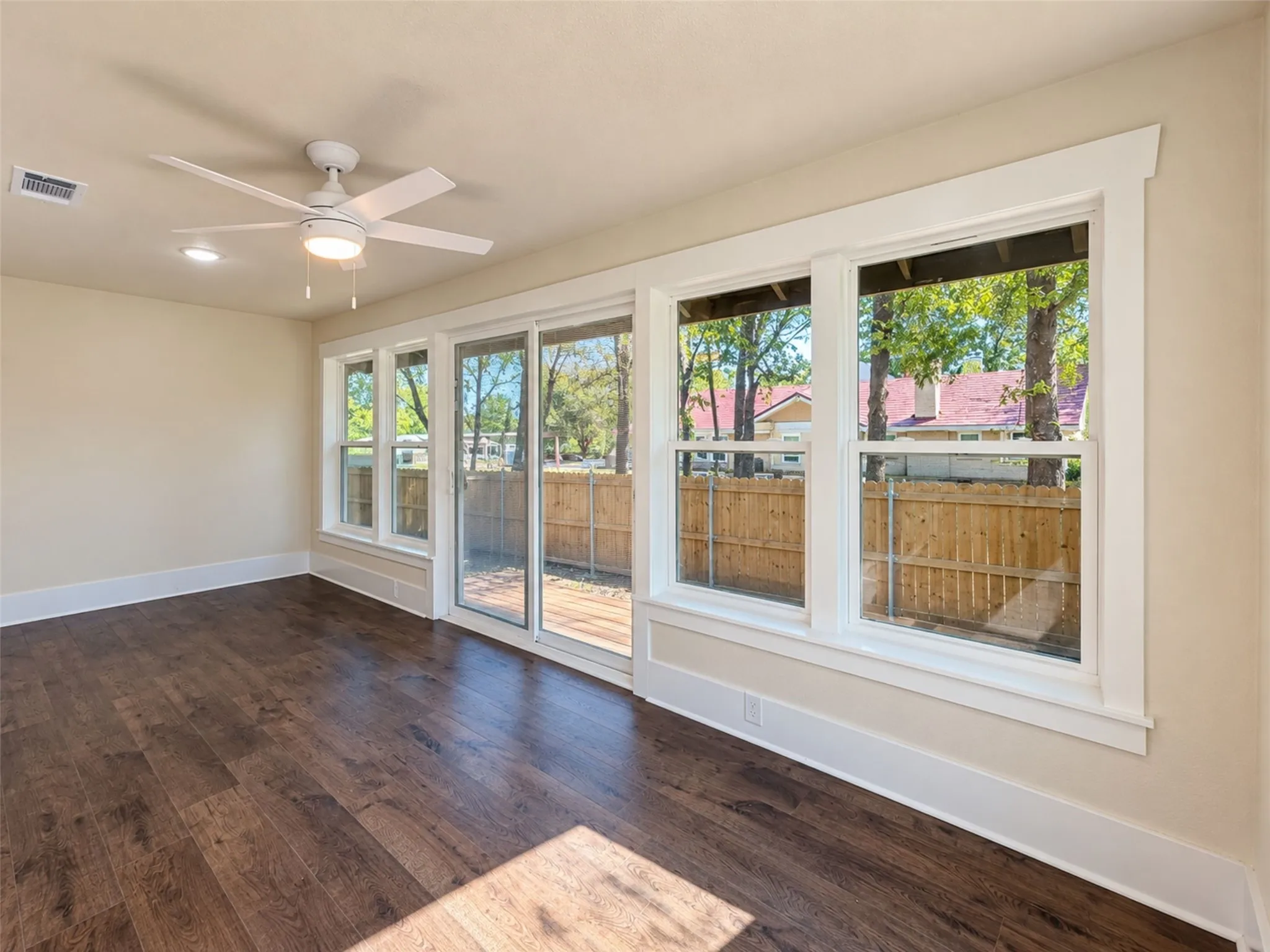 Single Family Residence For Sale in Hunt County , 1104 Park Street, Greenville, Texas 75401, 3 Bedroom, 2 Bathroom, Garage spaces, 1,470 Sqft, built in 1940, mls#21420173, Real Estate Agent in Greenville, Homes For Sale in Hunt county, Homes For Sale in Greenville, Realtor in Greenville Texas, Real Estate Brokerage Independent Realty Texas, Luminita Cordes Realtor