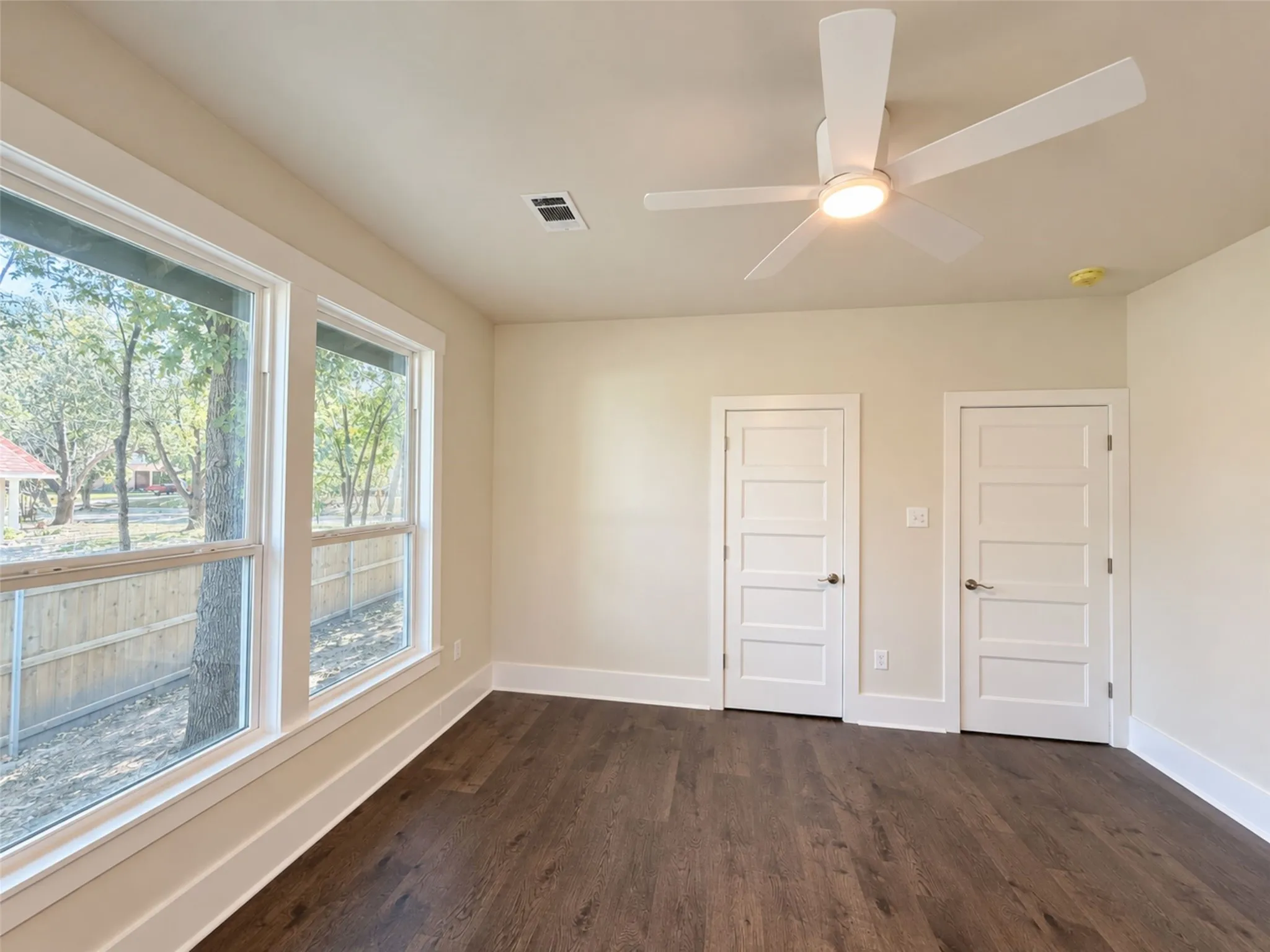 Single Family Residence For Sale in Hunt County , 1104 Park Street, Greenville, Texas 75401, 3 Bedroom, 2 Bathroom, Garage spaces, 1,470 Sqft, built in 1940, mls#21420173, Real Estate Agent in Greenville, Homes For Sale in Hunt county, Homes For Sale in Greenville, Realtor in Greenville Texas, Real Estate Brokerage Independent Realty Texas, Luminita Cordes Realtor