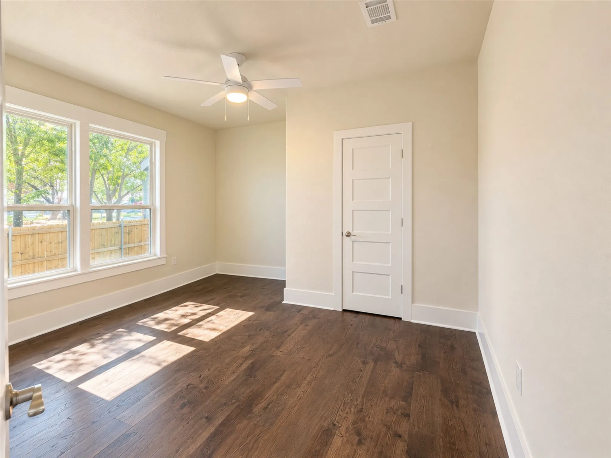 Single Family Residence For Sale in Hunt County , 1104 Park Street, Greenville, Texas 75401, 3 Bedroom, 2 Bathroom, Garage spaces, 1,470 Sqft, built in 1940, mls#21420173, Real Estate Agent in Greenville, Homes For Sale in Hunt county, Homes For Sale in Greenville, Realtor in Greenville Texas, Real Estate Brokerage Independent Realty Texas, Luminita Cordes Realtor