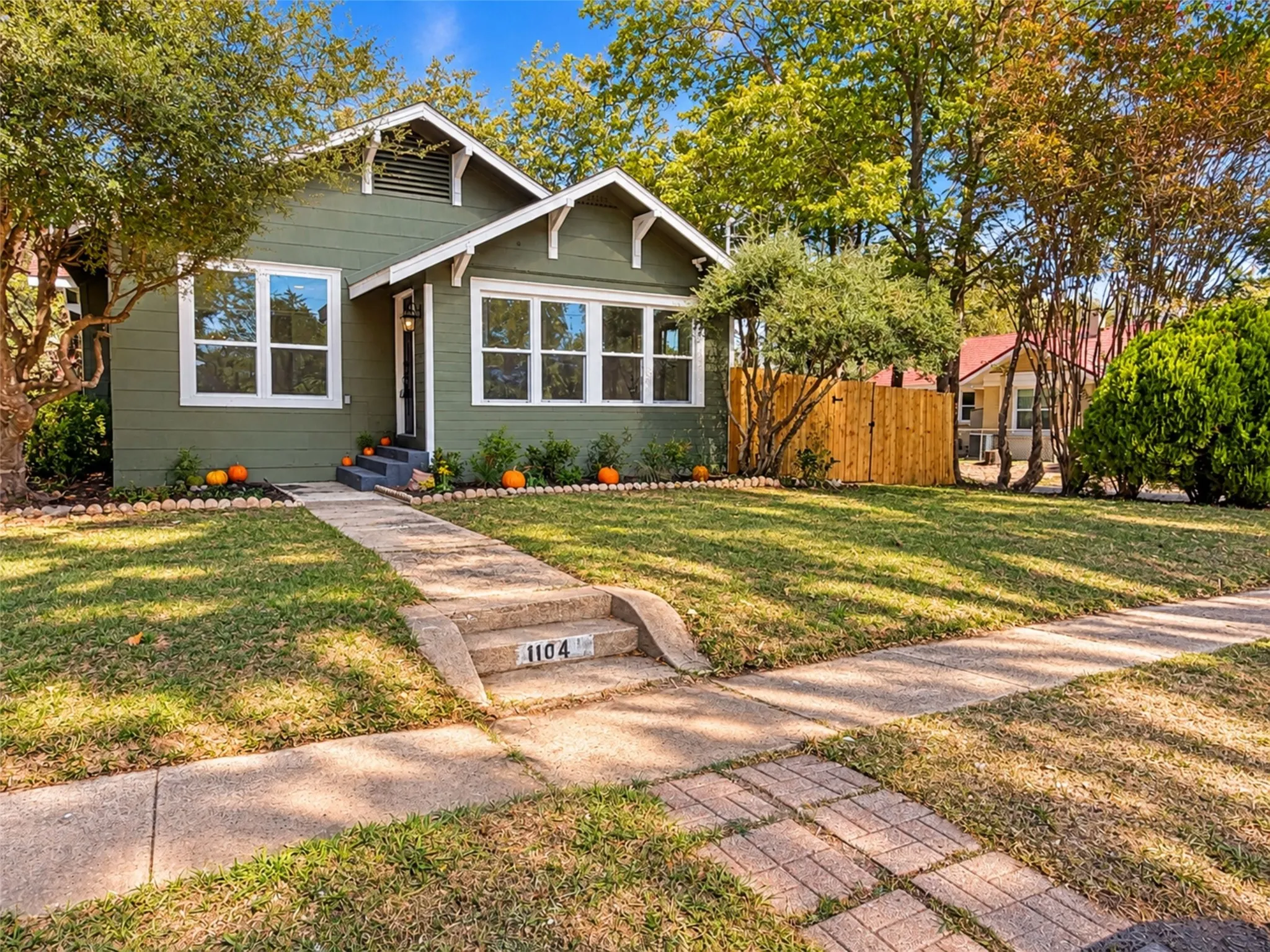 Single Family Residence For Sale in Hunt County , 1104 Park Street, Greenville, Texas 75401, 3 Bedroom, 2 Bathroom, Garage spaces, 1,470 Sqft, built in 1940, mls#21420173, Real Estate Agent in Greenville, Homes For Sale in Hunt county, Homes For Sale in Greenville, Realtor in Greenville Texas, Real Estate Brokerage Independent Realty Texas, Luminita Cordes Realtor
