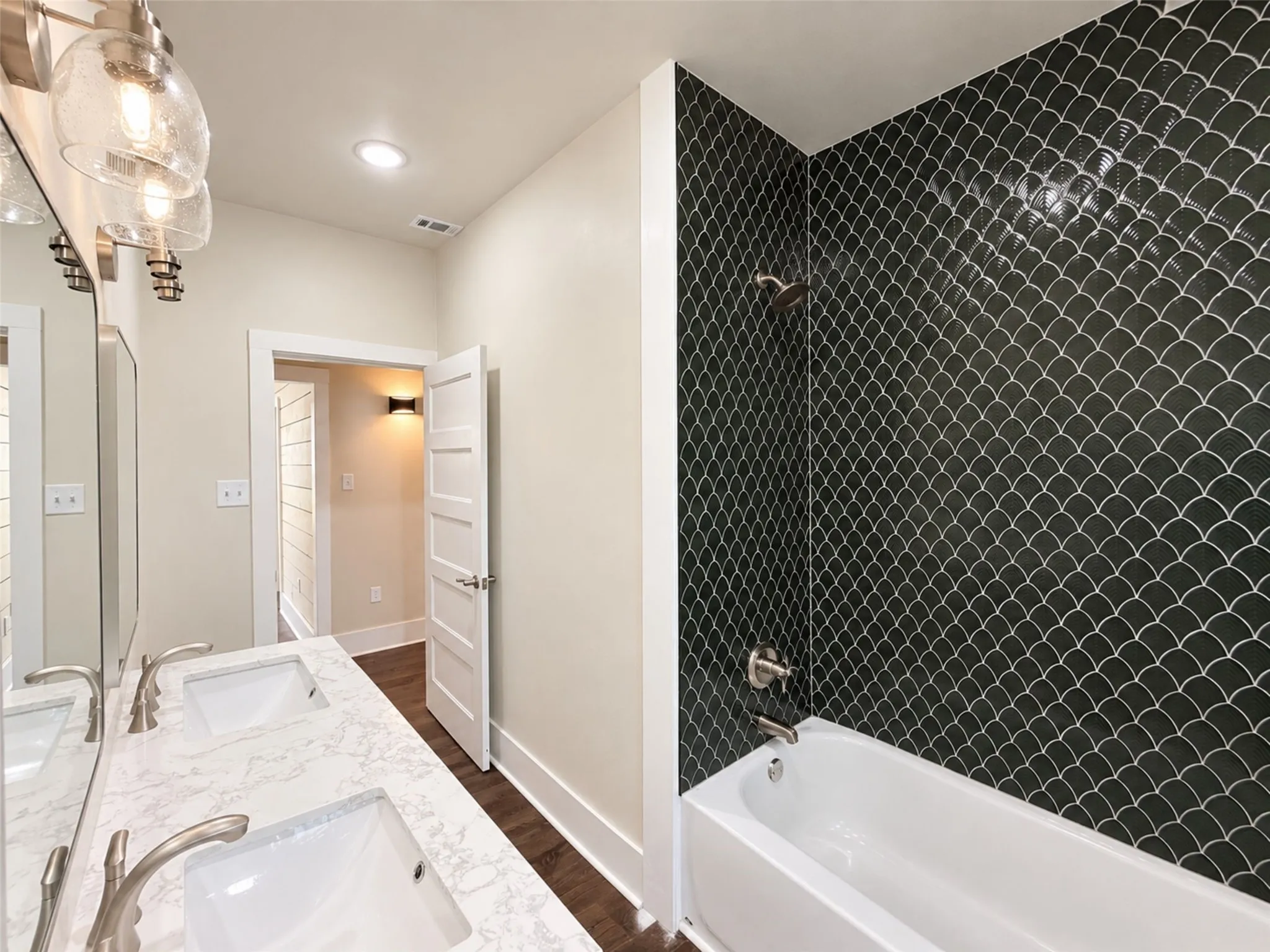 Single Family Residence For Sale in Hunt County , 1104 Park Street, Greenville, Texas 75401, 3 Bedroom, 2 Bathroom, Garage spaces, 1,470 Sqft, built in 1940, mls#21420173, Real Estate Agent in Greenville, Homes For Sale in Hunt county, Homes For Sale in Greenville, Realtor in Greenville Texas, Real Estate Brokerage Independent Realty Texas, Luminita Cordes Realtor