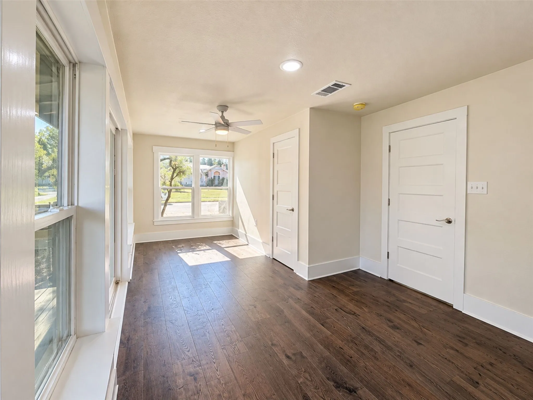 Single Family Residence For Sale in Hunt County , 1104 Park Street, Greenville, Texas 75401, 3 Bedroom, 2 Bathroom, Garage spaces, 1,470 Sqft, built in 1940, mls#21420173, Real Estate Agent in Greenville, Homes For Sale in Hunt county, Homes For Sale in Greenville, Realtor in Greenville Texas, Real Estate Brokerage Independent Realty Texas, Luminita Cordes Realtor