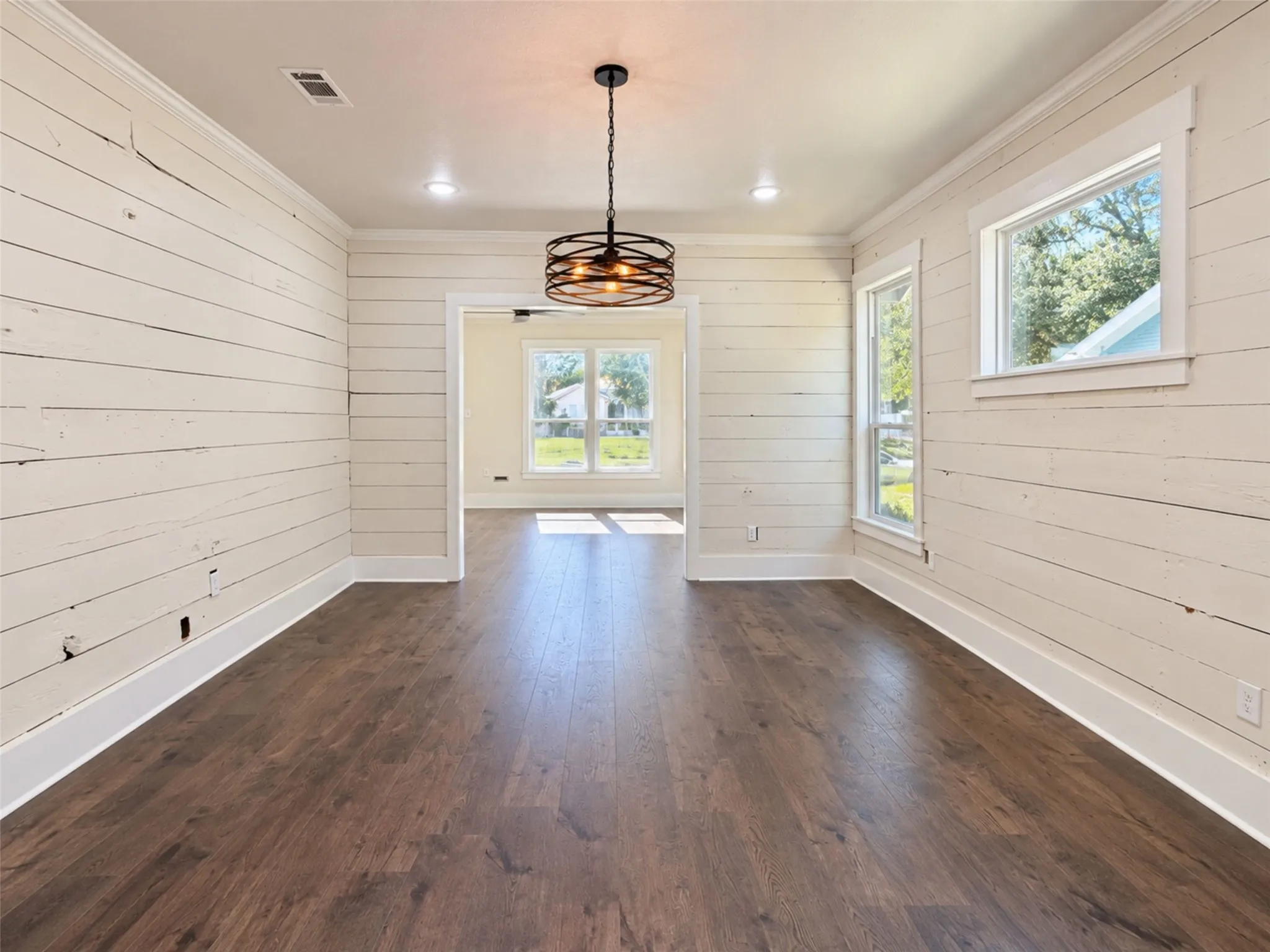 Single Family Residence For Sale in Hunt County , 1104 Park Street, Greenville, Texas 75401, 3 Bedroom, 2 Bathroom, Garage spaces, 1,470 Sqft, built in 1940, mls#21420173, Real Estate Agent in Greenville, Homes For Sale in Hunt county, Homes For Sale in Greenville, Realtor in Greenville Texas, Real Estate Brokerage Independent Realty Texas, Luminita Cordes Realtor
