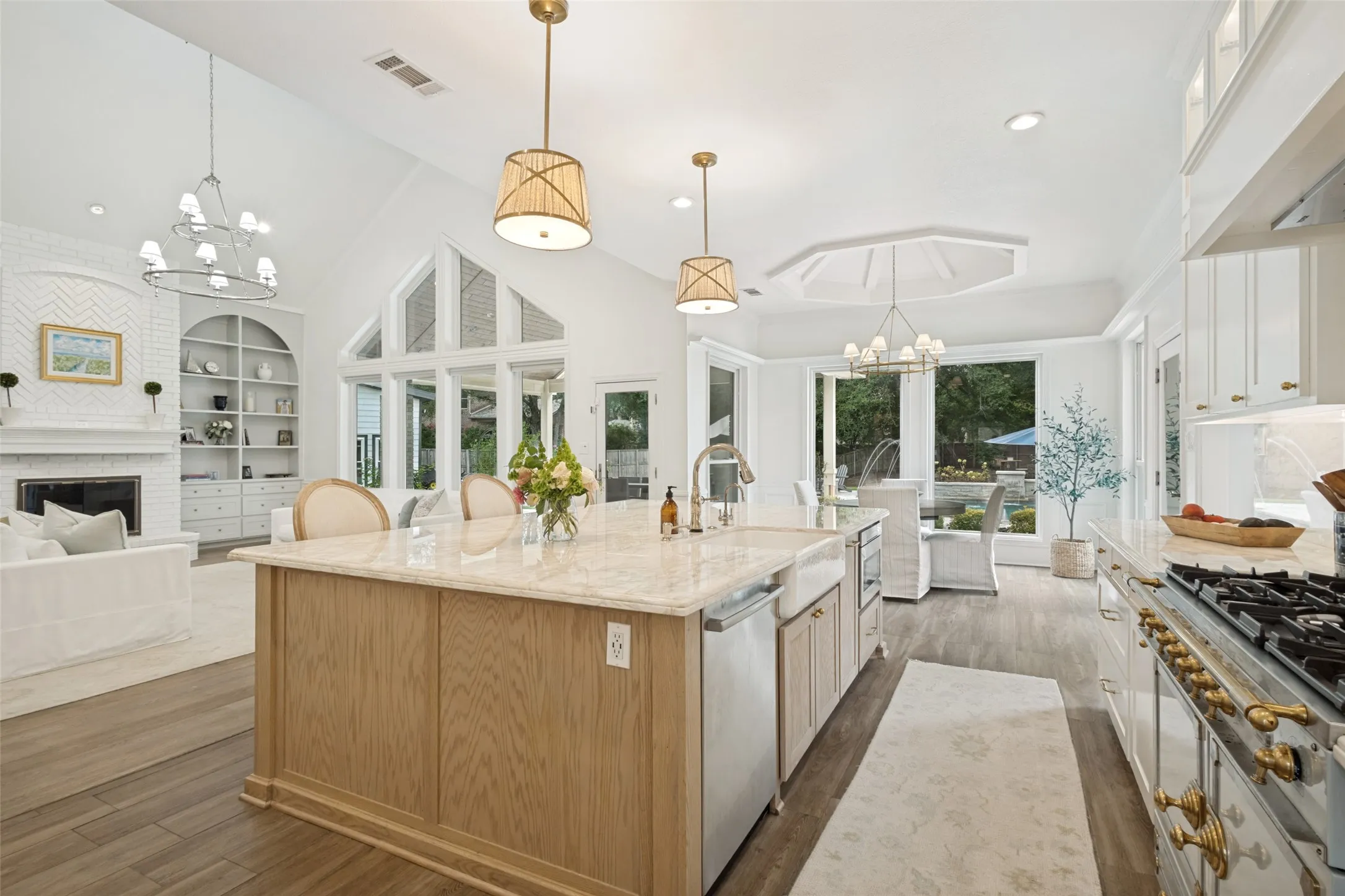 Single Family Residence For Sale in Denton County , 5001 Forest Hill Circle, Flower Mound, Texas 75028, 4 Bedroom, 3 Bathroom, 5 Garage spaces, 3,770 Sqft, built in 1992, mls#21420081, Real Estate Agent in Flower Mound, Homes For Sale in Denton county, Homes For Sale in Flower Mound, Realtor in Flower Mound Texas, Real Estate Brokerage Independent Realty Texas, Luminita Cordes Realtor