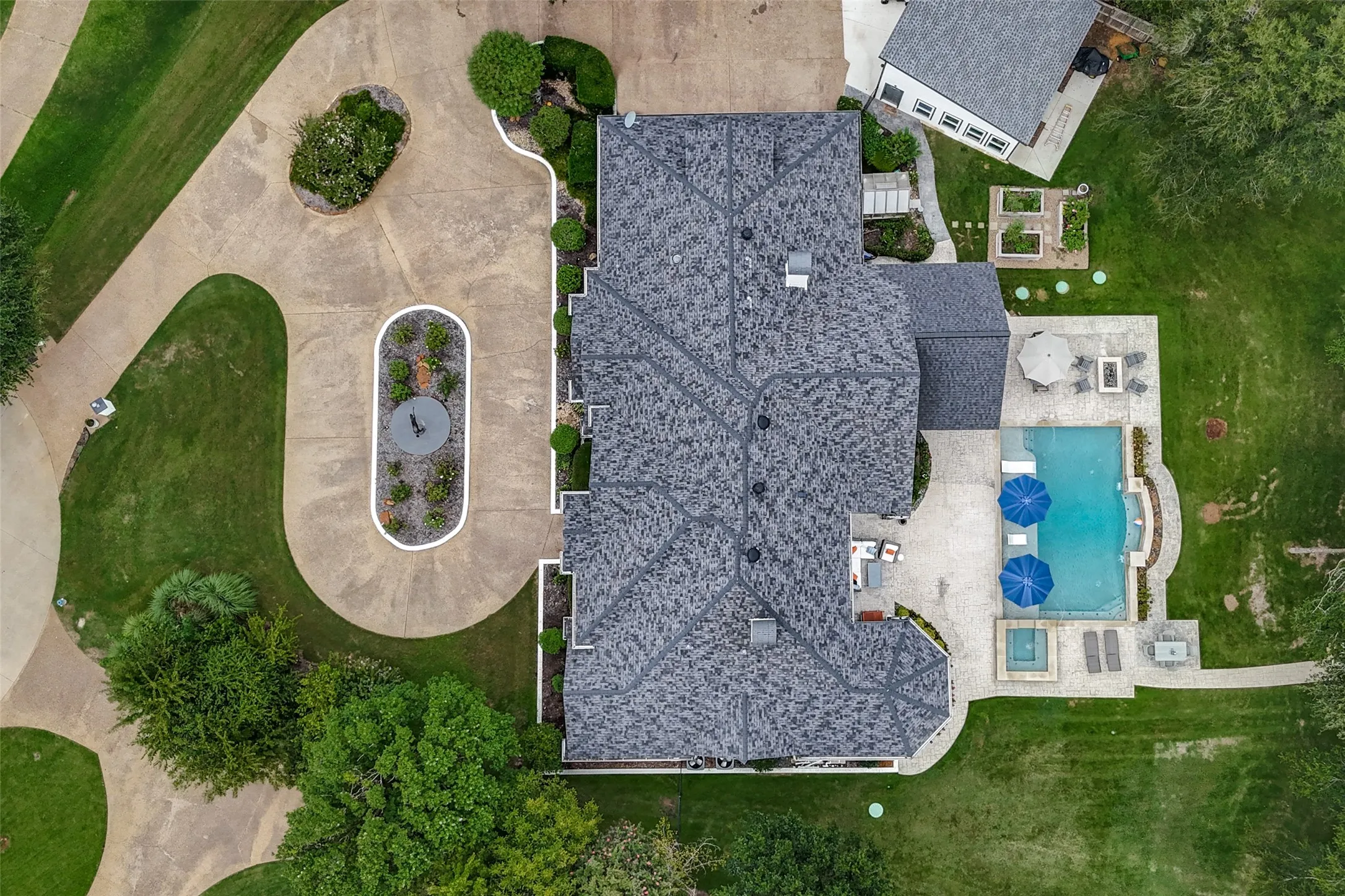 Single Family Residence For Sale in Denton County , 5001 Forest Hill Circle, Flower Mound, Texas 75028, 4 Bedroom, 3 Bathroom, 5 Garage spaces, 3,770 Sqft, built in 1992, mls#21420081, Real Estate Agent in Flower Mound, Homes For Sale in Denton county, Homes For Sale in Flower Mound, Realtor in Flower Mound Texas, Real Estate Brokerage Independent Realty Texas, Luminita Cordes Realtor