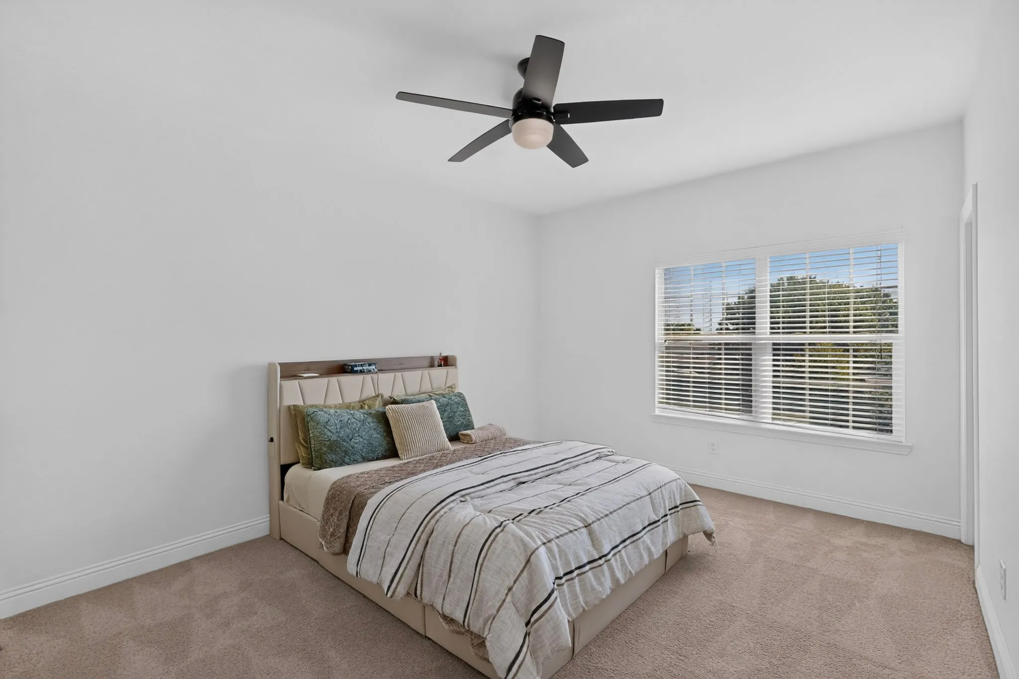 Single Family Residence For Rent in Dallas County , 6606 Windward View Drive, Rowlett, Texas 75088, 4 Bedroom, 4 Bathroom, 2 Garage spaces, 2,645 Sqft, built in 2017, mls#21420219, Real Estate Agent in Rowlett, Homes For Rent in Dallas county, Homes For Rent in Rowlett, Realtor in Rowlett Texas, Real Estate Brokerage Independent Realty Texas, Luminita Cordes Realtor