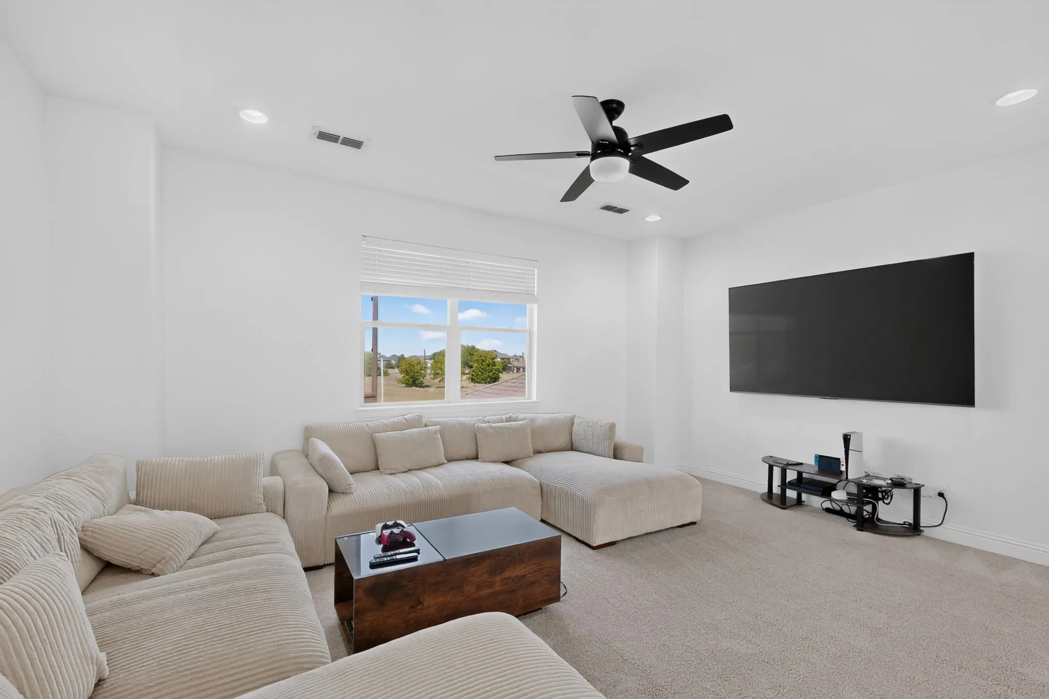 Single Family Residence For Rent in Dallas County , 6606 Windward View Drive, Rowlett, Texas 75088, 4 Bedroom, 4 Bathroom, 2 Garage spaces, 2,645 Sqft, built in 2017, mls#21420219, Real Estate Agent in Rowlett, Homes For Rent in Dallas county, Homes For Rent in Rowlett, Realtor in Rowlett Texas, Real Estate Brokerage Independent Realty Texas, Luminita Cordes Realtor