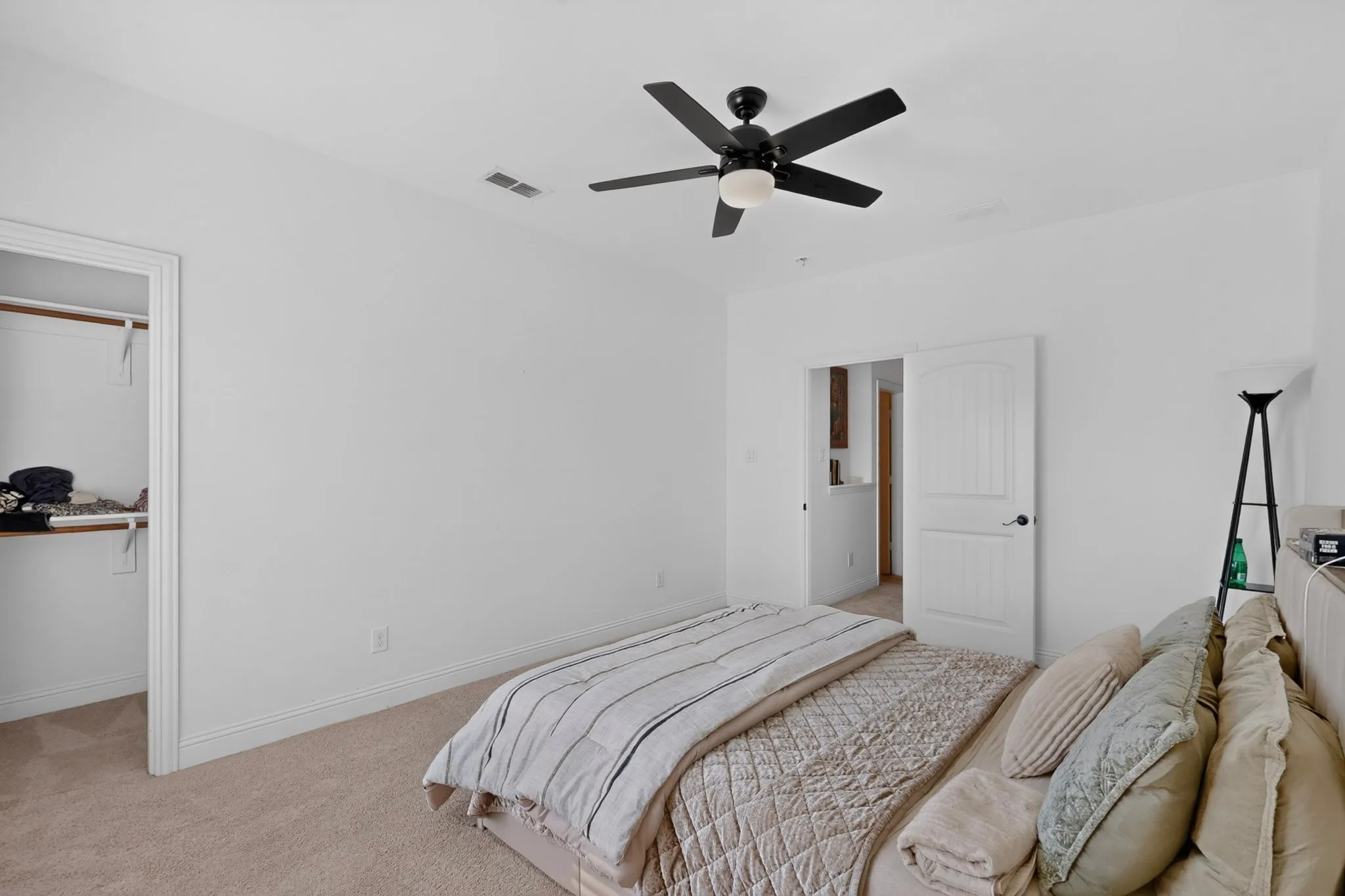 Single Family Residence For Rent in Dallas County , 6606 Windward View Drive, Rowlett, Texas 75088, 4 Bedroom, 4 Bathroom, 2 Garage spaces, 2,645 Sqft, built in 2017, mls#21420219, Real Estate Agent in Rowlett, Homes For Rent in Dallas county, Homes For Rent in Rowlett, Realtor in Rowlett Texas, Real Estate Brokerage Independent Realty Texas, Luminita Cordes Realtor