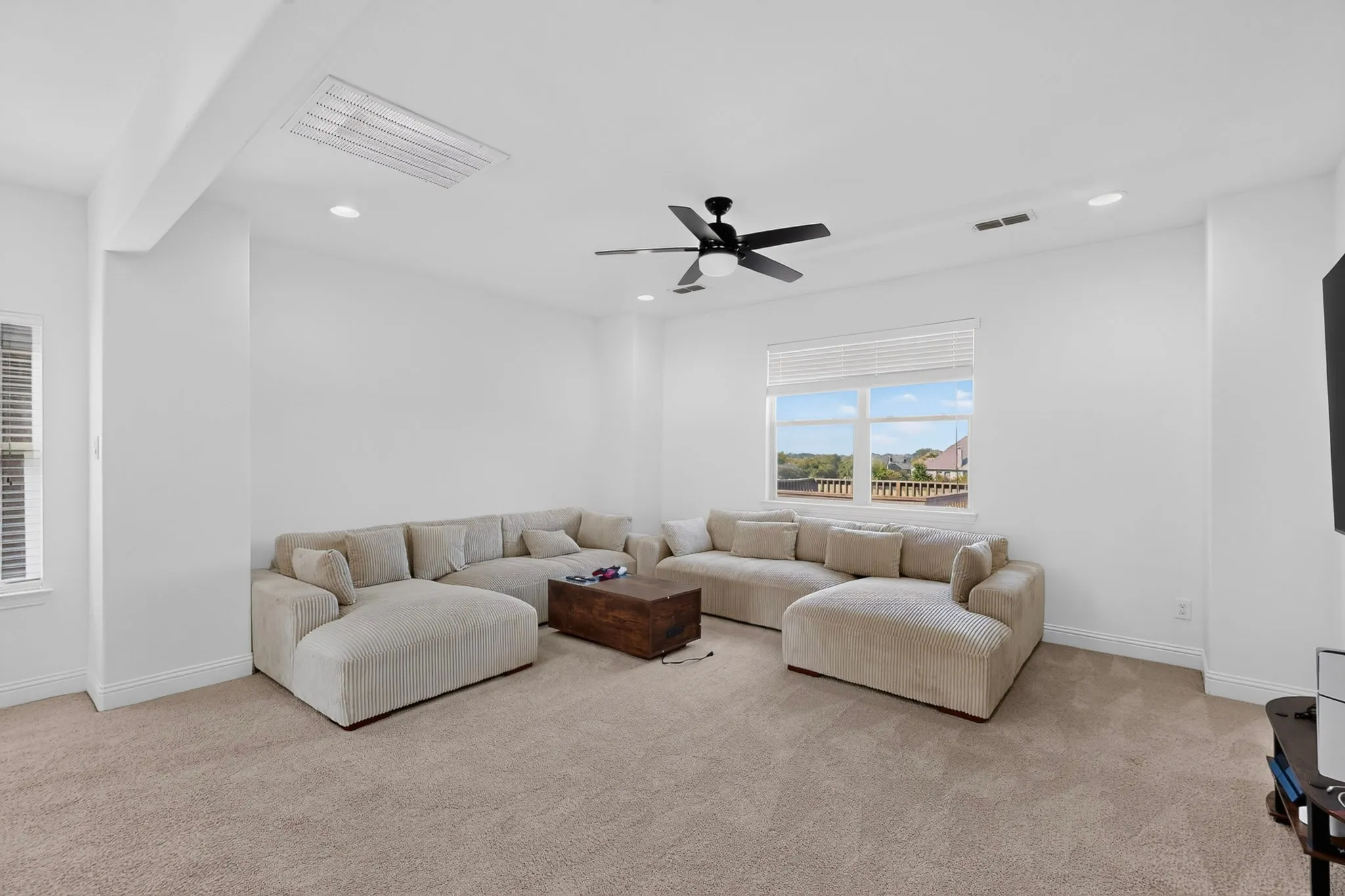 Single Family Residence For Rent in Dallas County , 6606 Windward View Drive, Rowlett, Texas 75088, 4 Bedroom, 4 Bathroom, 2 Garage spaces, 2,645 Sqft, built in 2017, mls#21420219, Real Estate Agent in Rowlett, Homes For Rent in Dallas county, Homes For Rent in Rowlett, Realtor in Rowlett Texas, Real Estate Brokerage Independent Realty Texas, Luminita Cordes Realtor