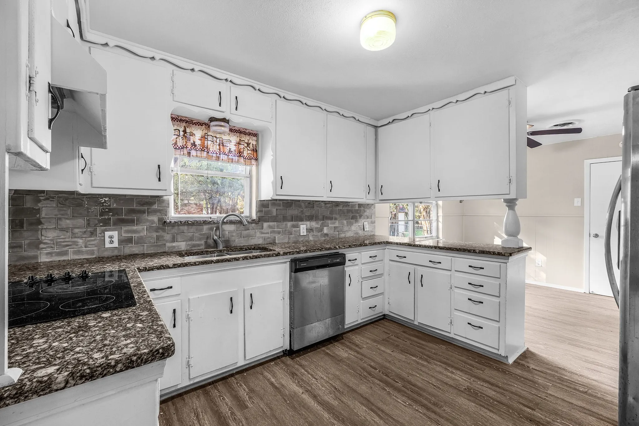 Single Family Residence For Sale in Tarrant County , 209 Cotillion Road, Fort Worth, Texas 76134, 3 Bedroom, 2 Bathroom, 2 Garage spaces, 1,808 Sqft, built in 1961, mls#21419468, Real Estate Agent in Fort Worth, Homes For Sale in Tarrant county, Homes For Sale in Fort Worth, Realtor in Fort Worth Texas, Real Estate Brokerage Independent Realty Texas, Luminita Cordes Realtor