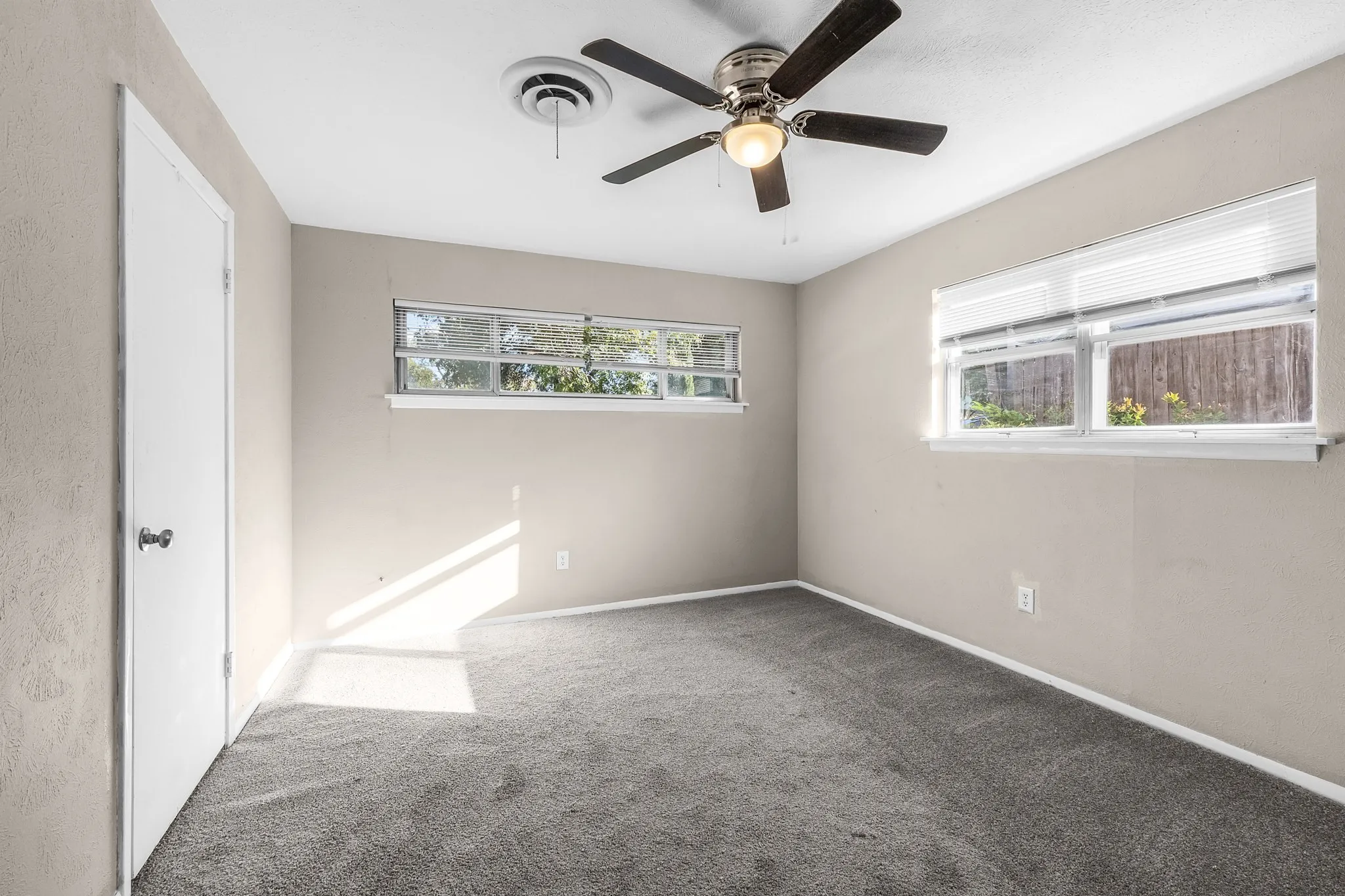 Single Family Residence For Sale in Tarrant County , 209 Cotillion Road, Fort Worth, Texas 76134, 3 Bedroom, 2 Bathroom, 2 Garage spaces, 1,808 Sqft, built in 1961, mls#21419468, Real Estate Agent in Fort Worth, Homes For Sale in Tarrant county, Homes For Sale in Fort Worth, Realtor in Fort Worth Texas, Real Estate Brokerage Independent Realty Texas, Luminita Cordes Realtor