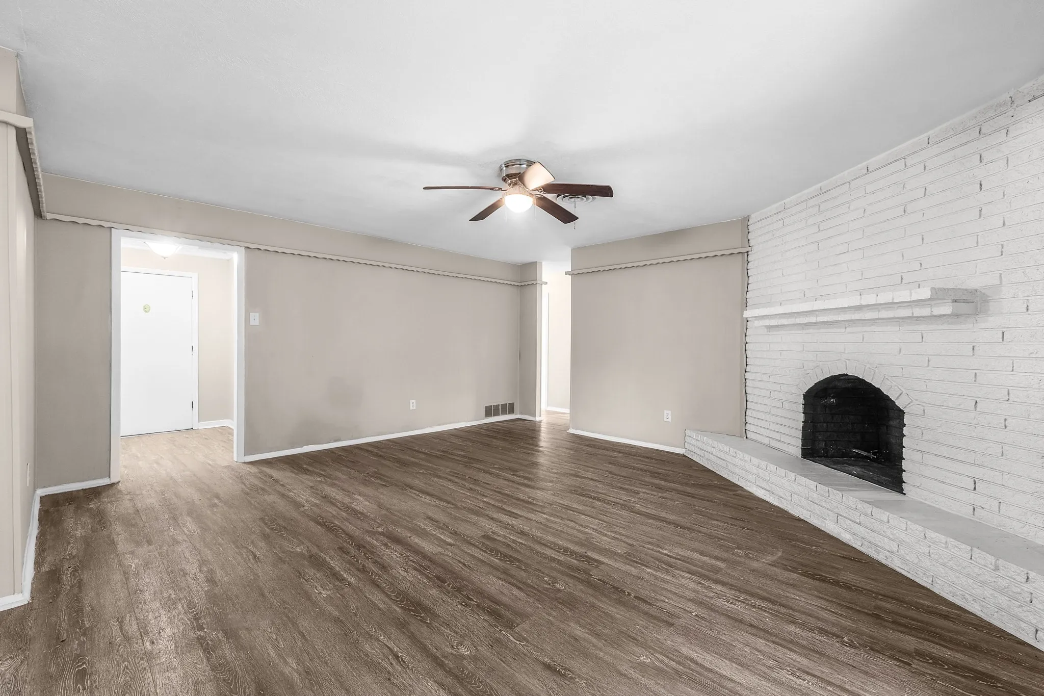 Single Family Residence For Sale in Tarrant County , 209 Cotillion Road, Fort Worth, Texas 76134, 3 Bedroom, 2 Bathroom, 2 Garage spaces, 1,808 Sqft, built in 1961, mls#21419468, Real Estate Agent in Fort Worth, Homes For Sale in Tarrant county, Homes For Sale in Fort Worth, Realtor in Fort Worth Texas, Real Estate Brokerage Independent Realty Texas, Luminita Cordes Realtor