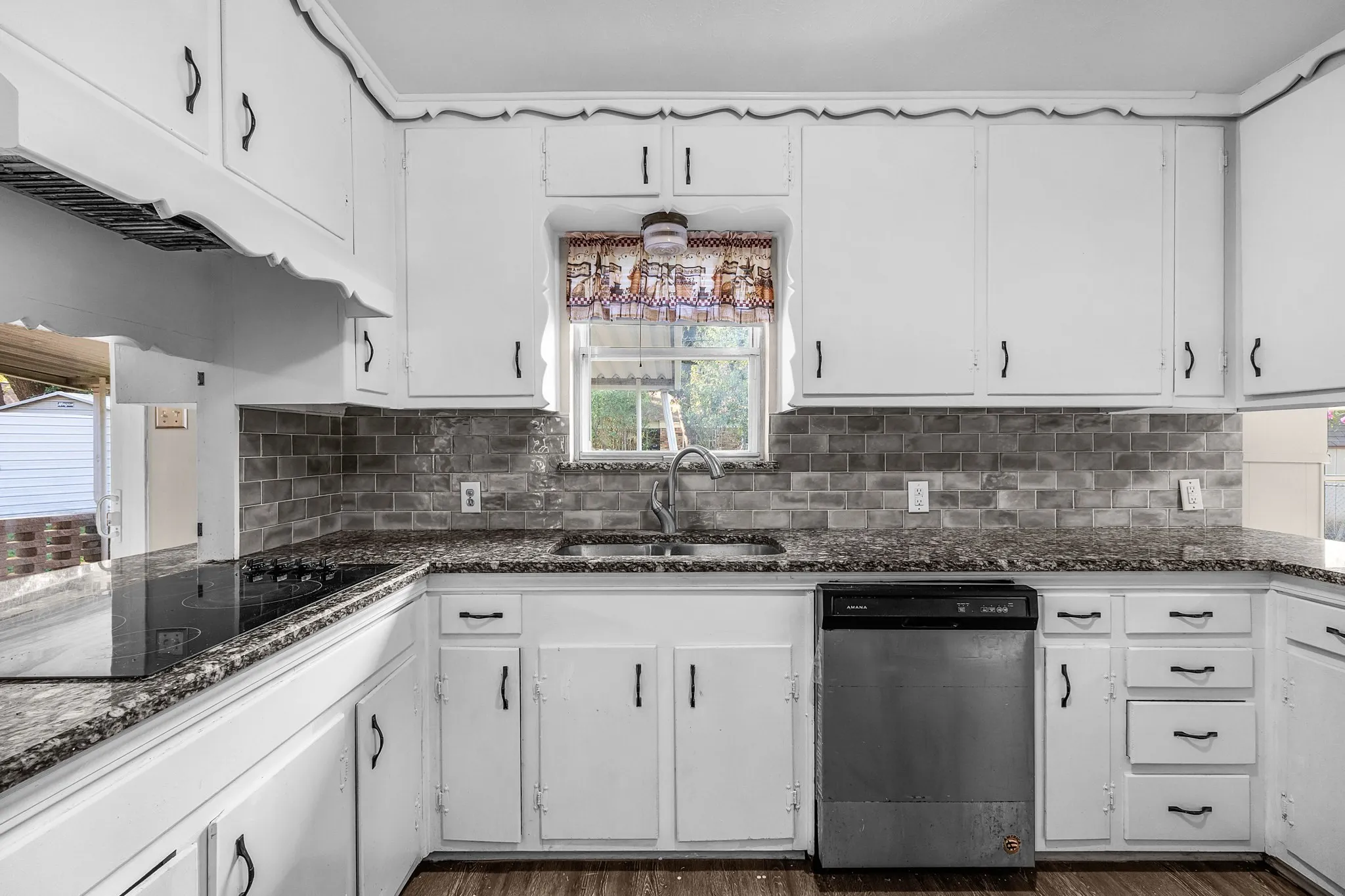 Single Family Residence For Sale in Tarrant County , 209 Cotillion Road, Fort Worth, Texas 76134, 3 Bedroom, 2 Bathroom, 2 Garage spaces, 1,808 Sqft, built in 1961, mls#21419468, Real Estate Agent in Fort Worth, Homes For Sale in Tarrant county, Homes For Sale in Fort Worth, Realtor in Fort Worth Texas, Real Estate Brokerage Independent Realty Texas, Luminita Cordes Realtor